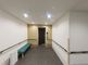 明るく広々とした廊下
