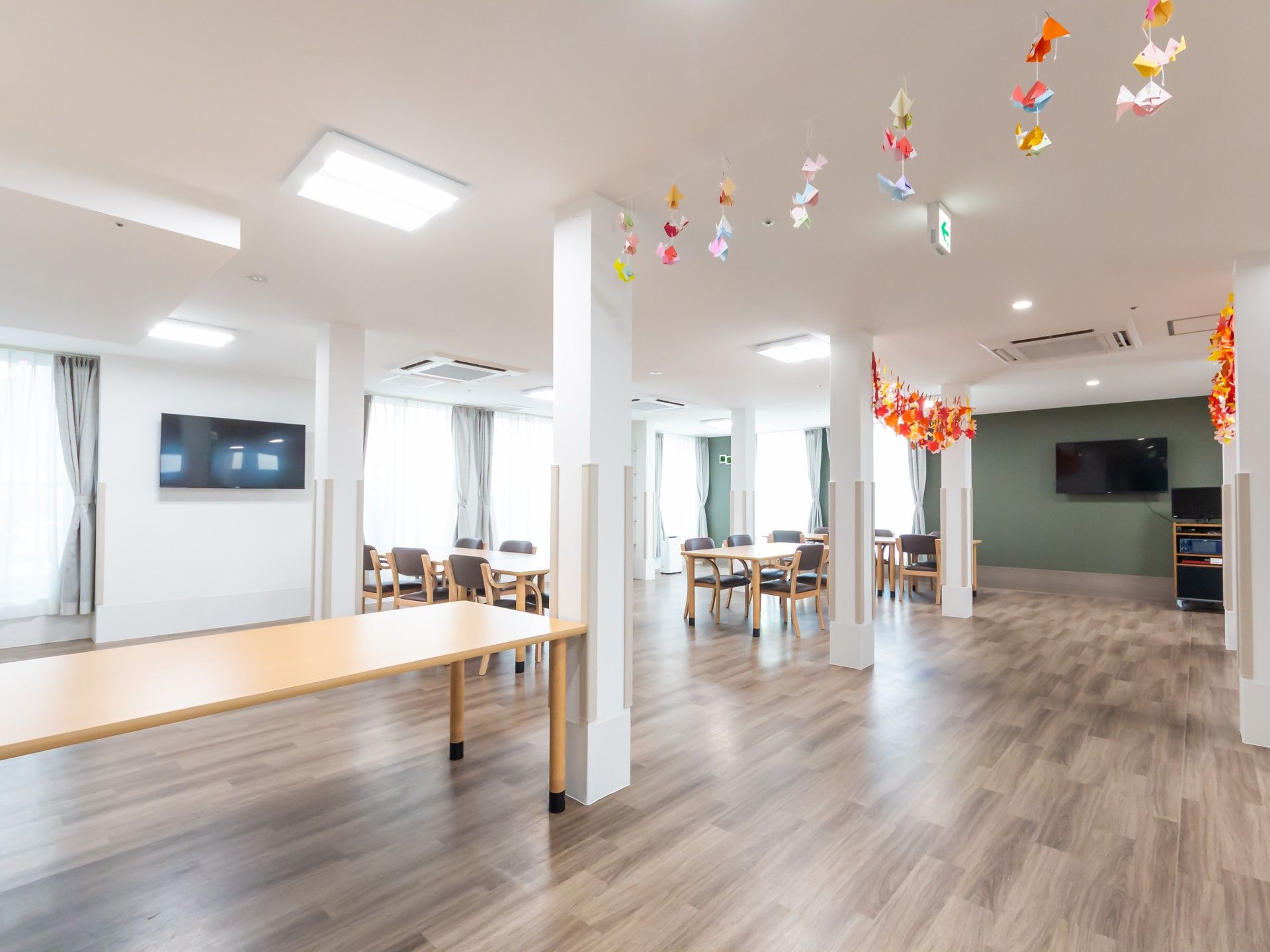 折り紙が飾られた広間