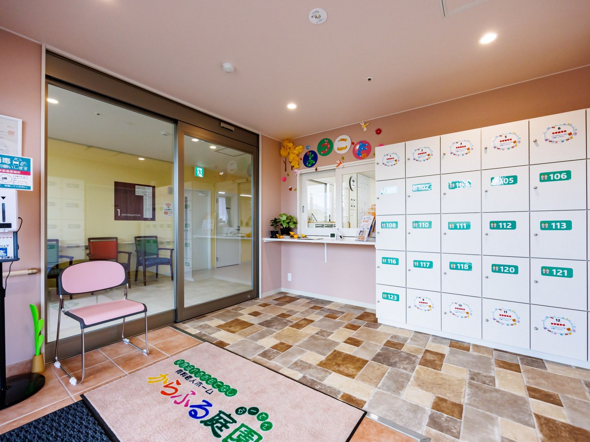 明るいエントランス