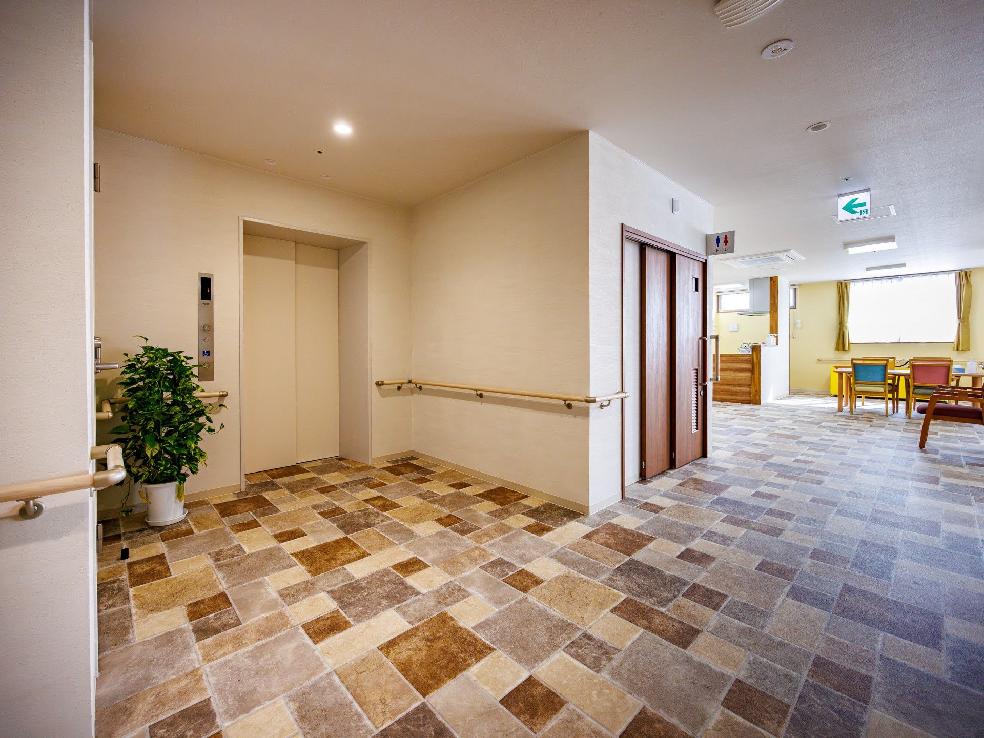 エレベーターと廊下