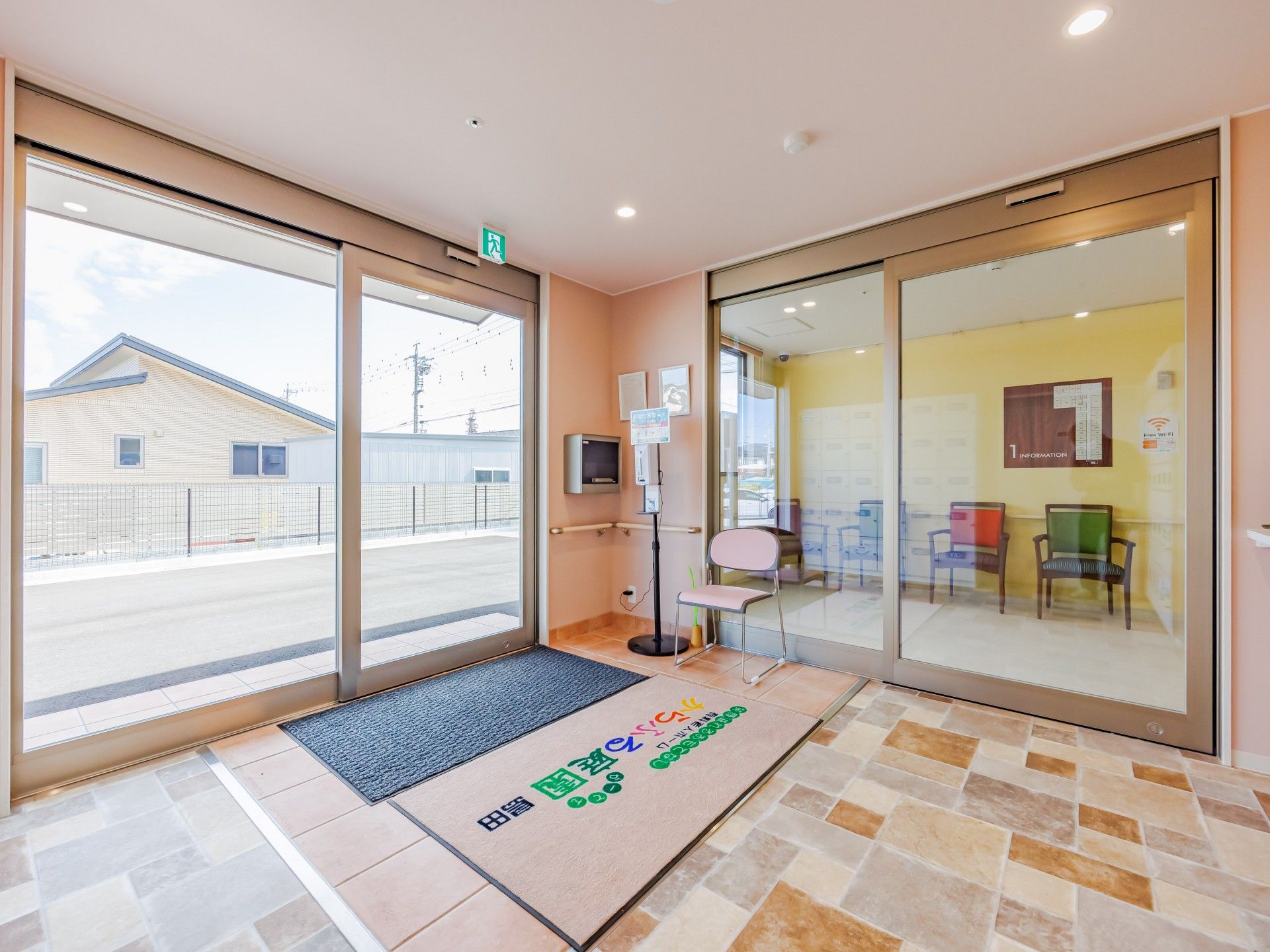 広いエントランス