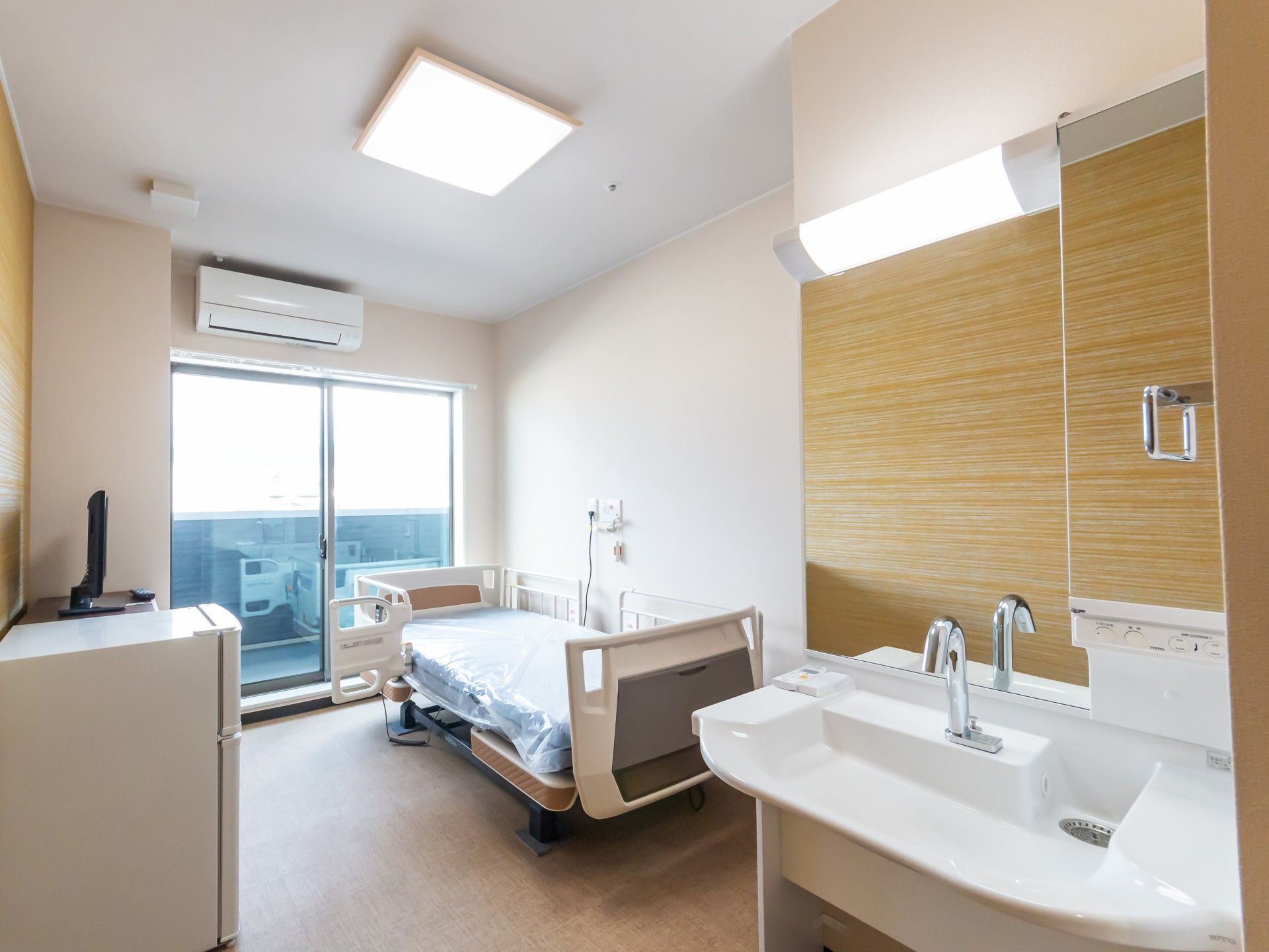 明るい個室の様子