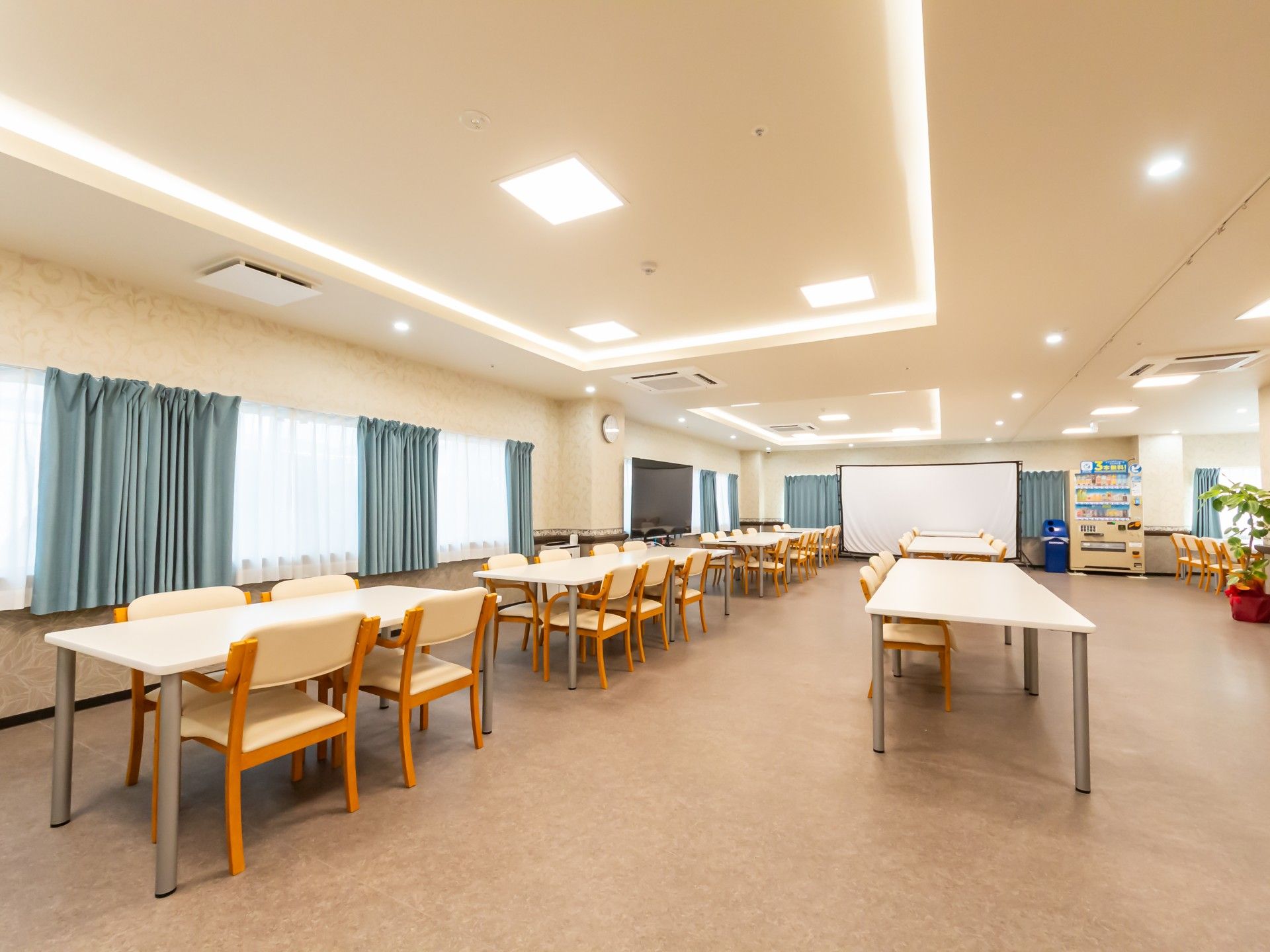 広々とした明るい部屋