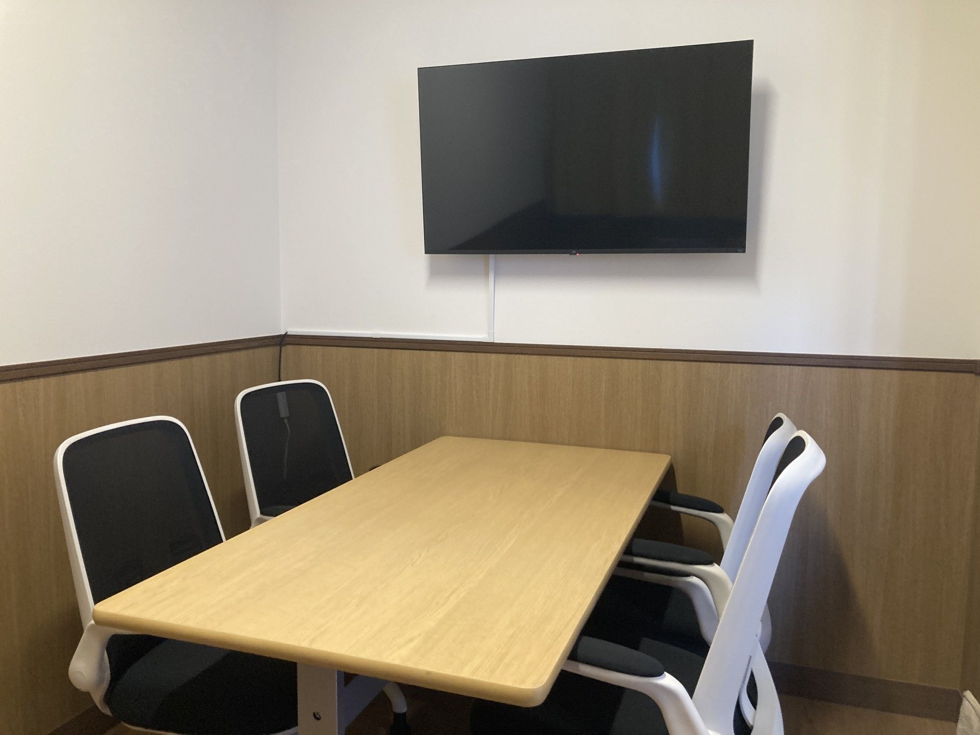 落ち着いた会議スペース