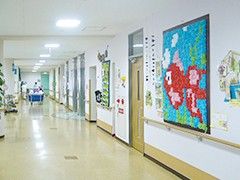 色鮮やかな廊下