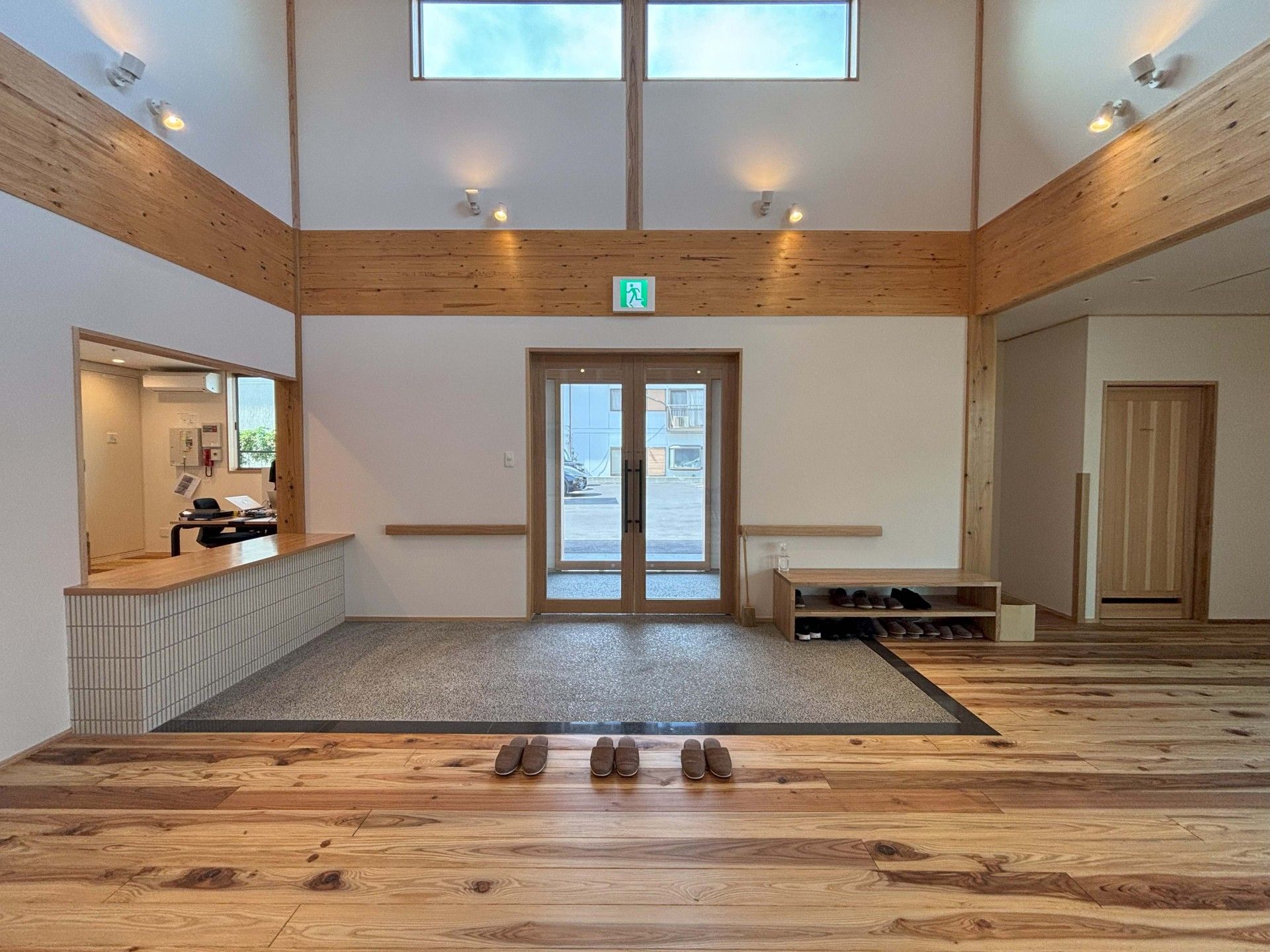 明るいエントランス