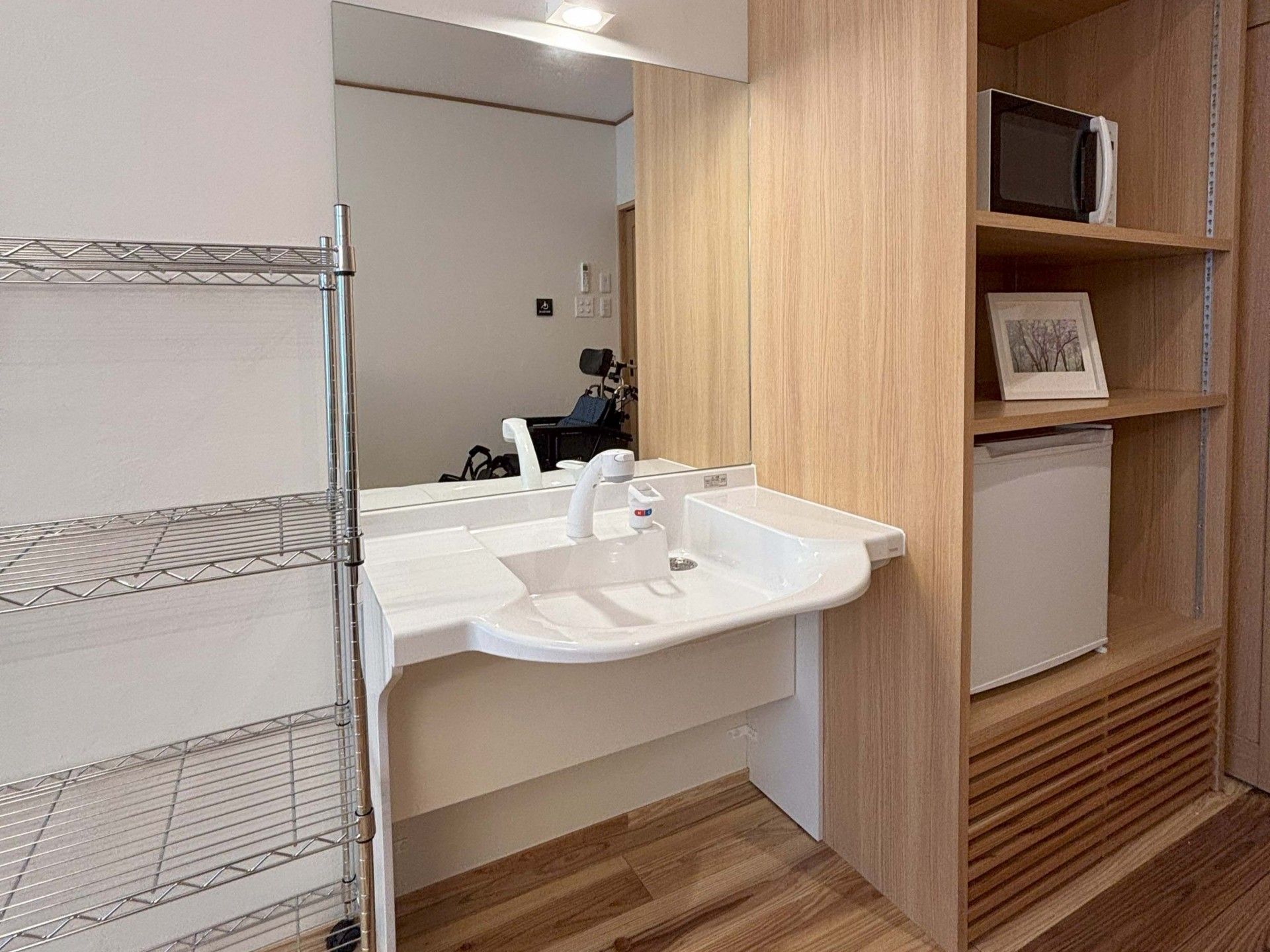 便利な洗面台と収納棚