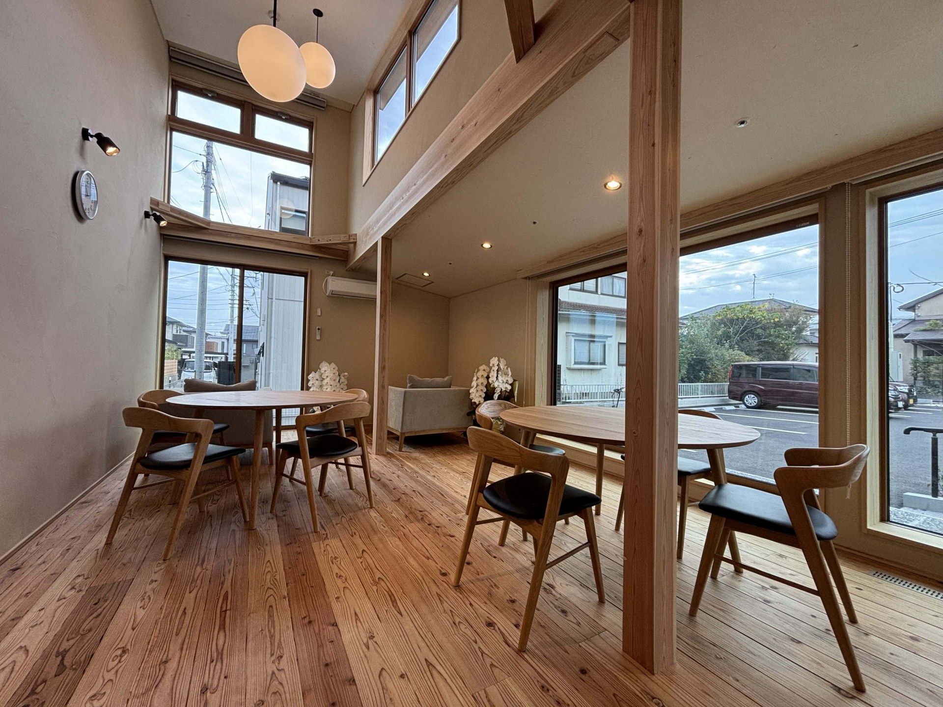 自然光が差し込むリビング