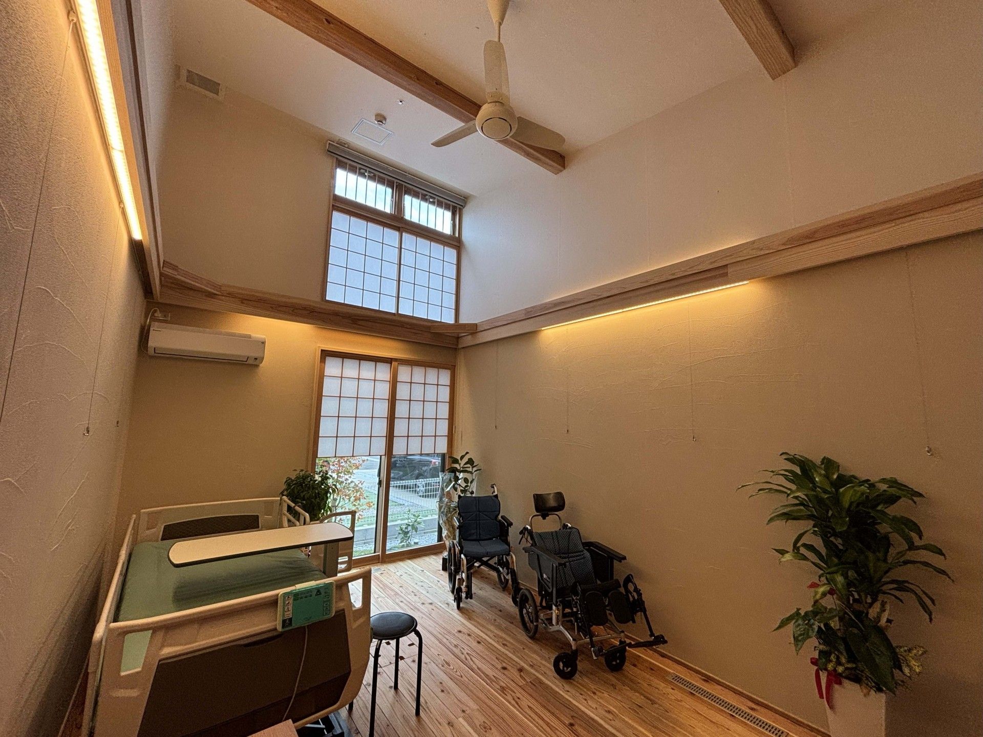 広い窓のある部屋