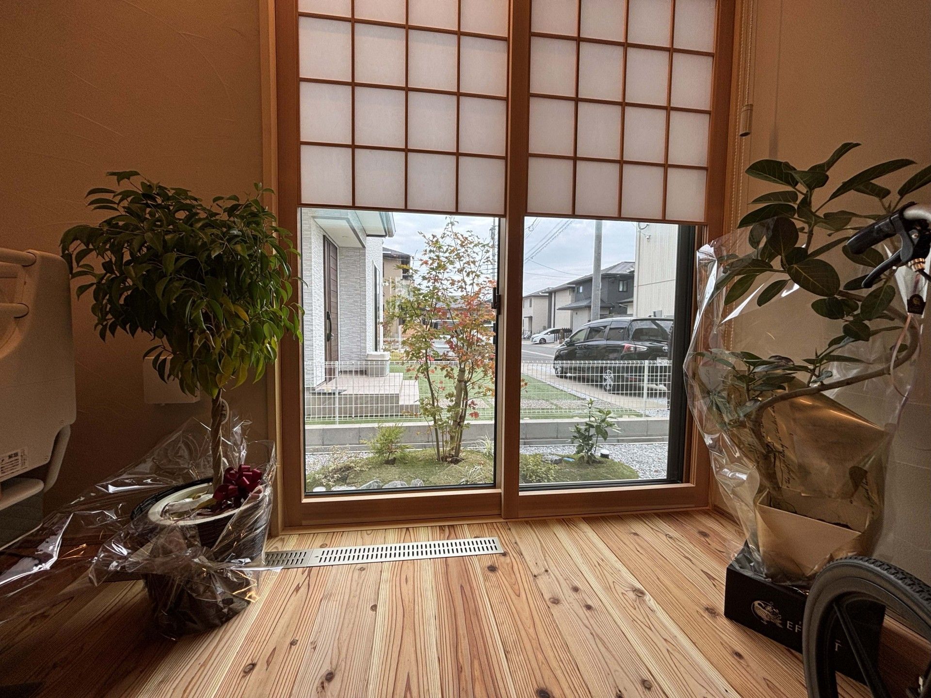 庭を望む和風の窓辺