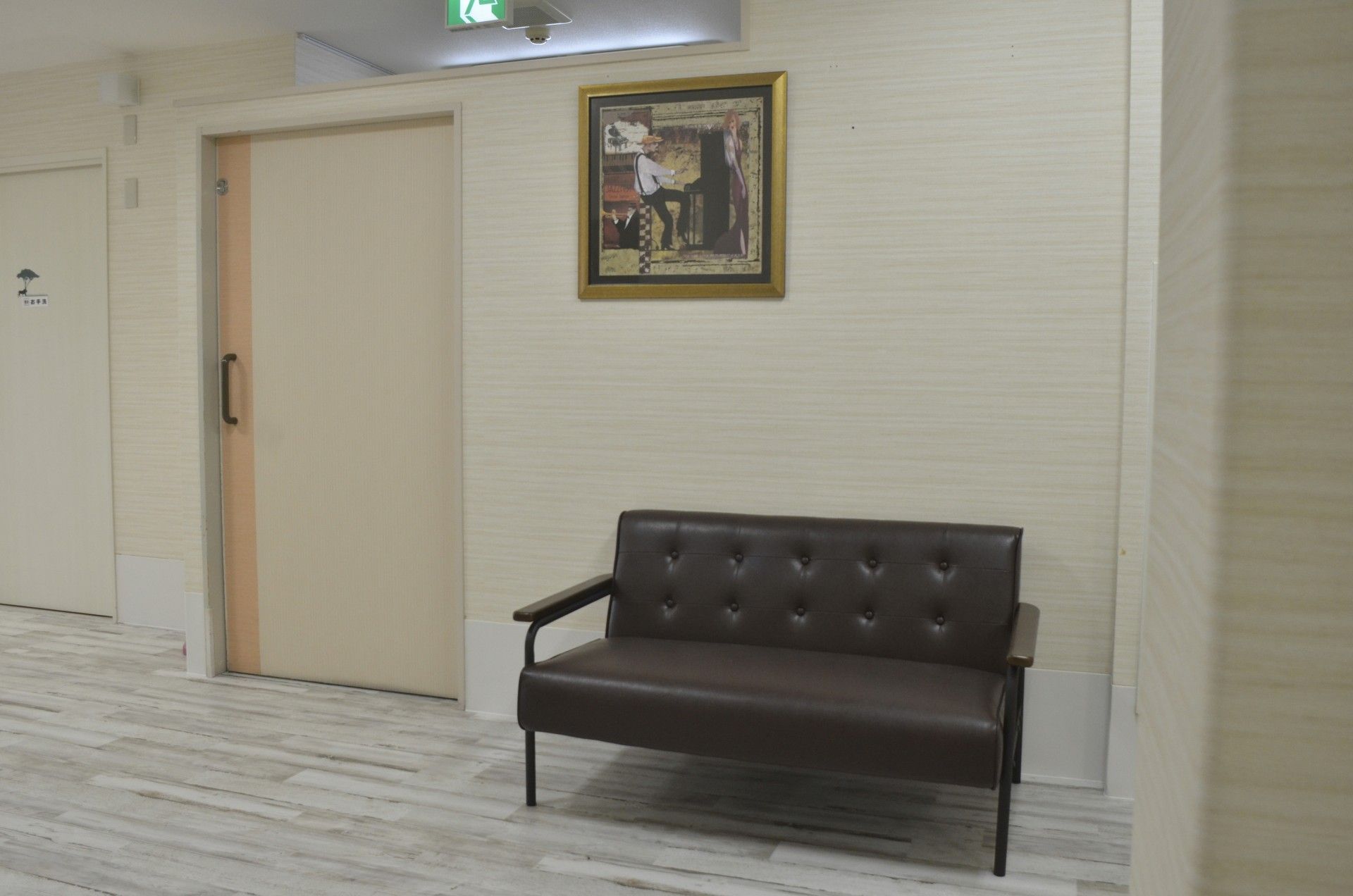 落ち着いた雰囲気の廊下