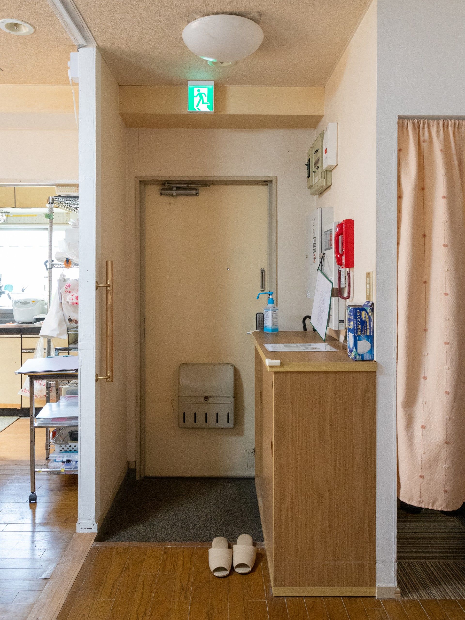 避難口のある廊下