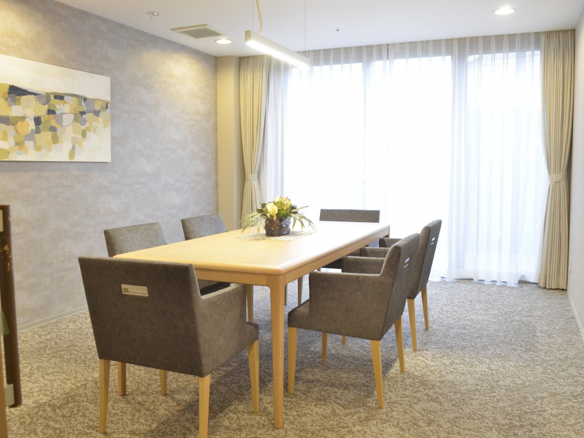 落ち着いた雰囲気の部屋