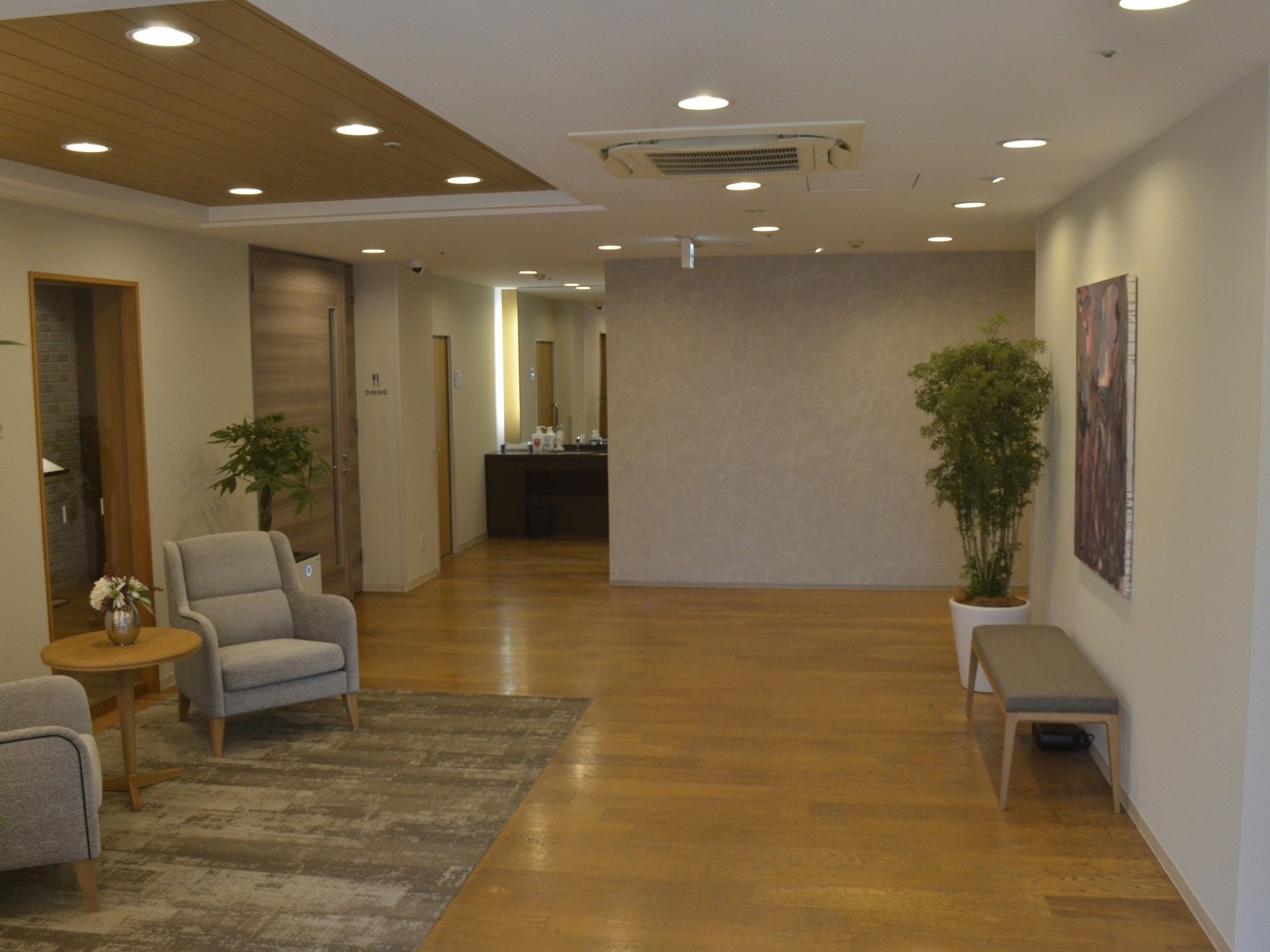 落ち着いた雰囲気のロビー