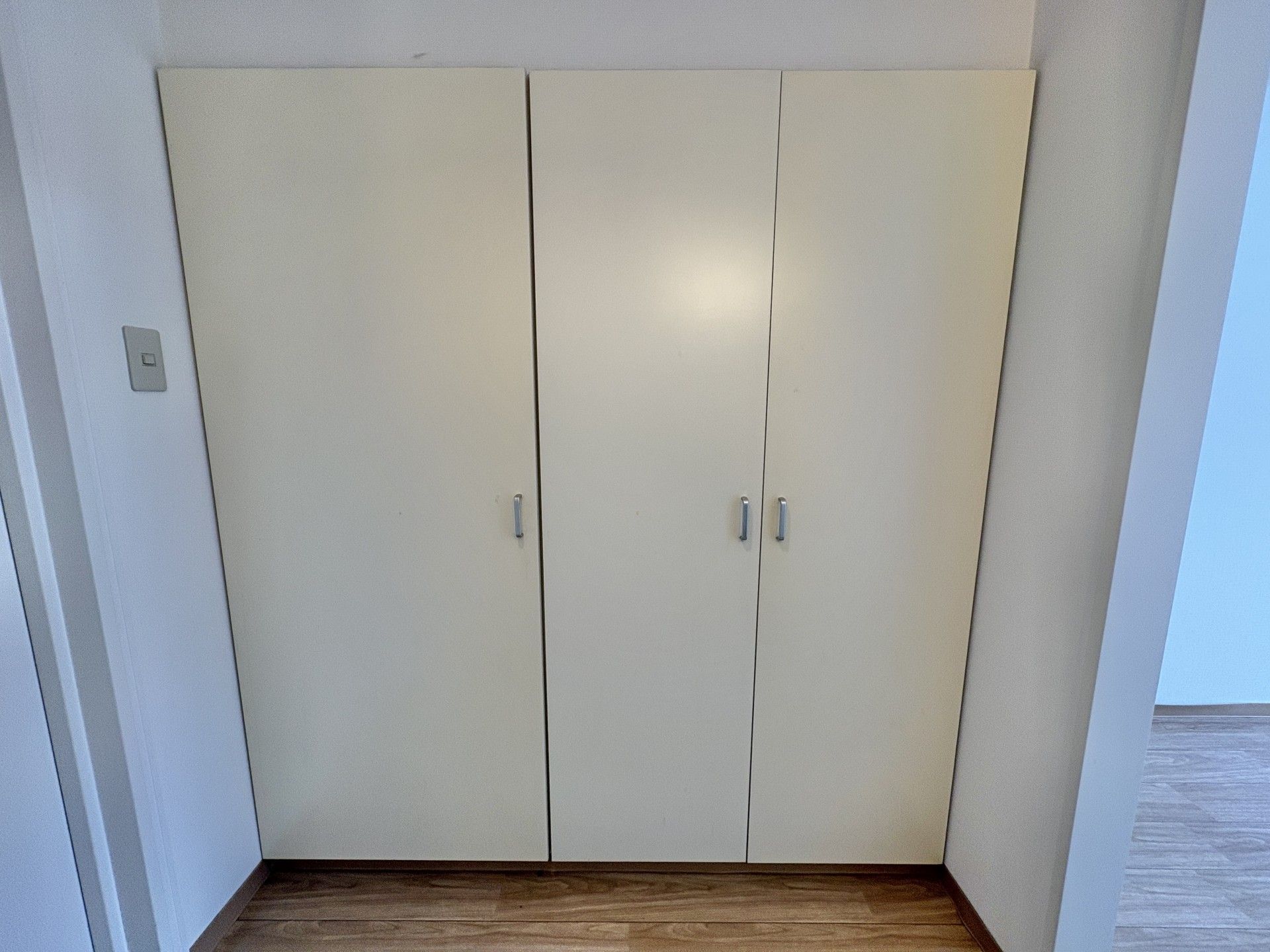 収納スペースの扉