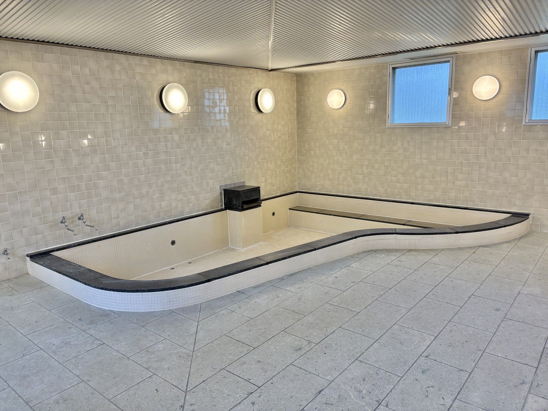 広々とした浴室