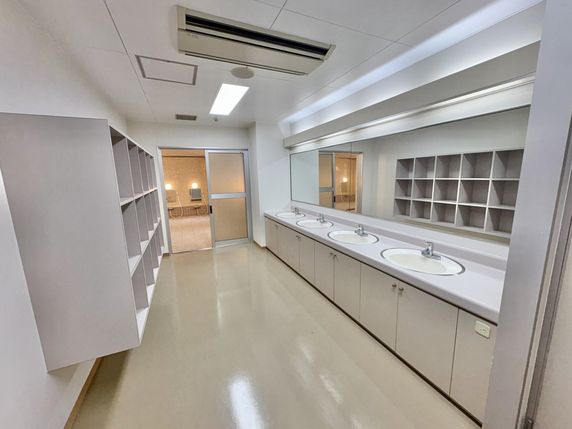 清潔な洗面エリア