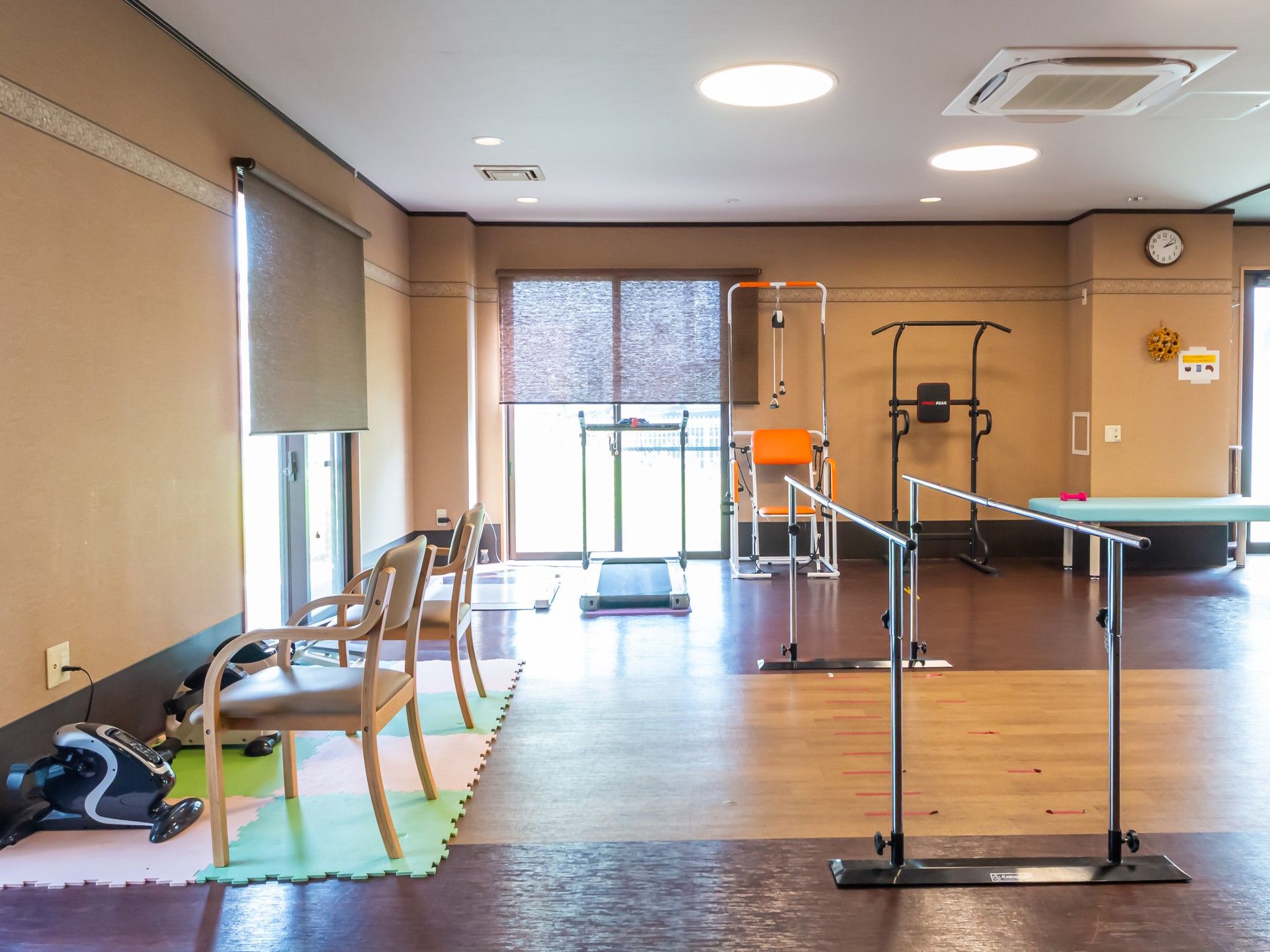 運動器具が並ぶ部屋