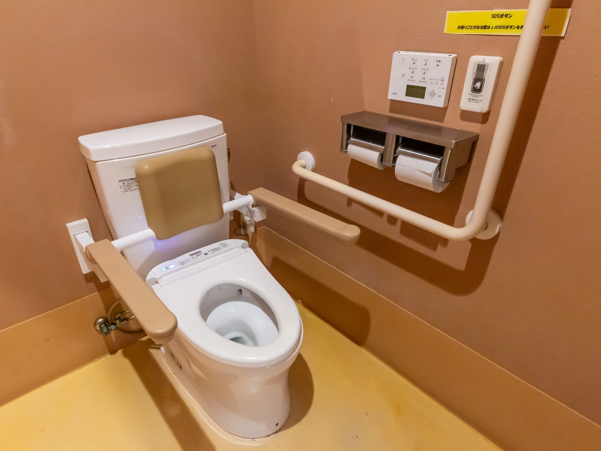 手すり付きのトイレ