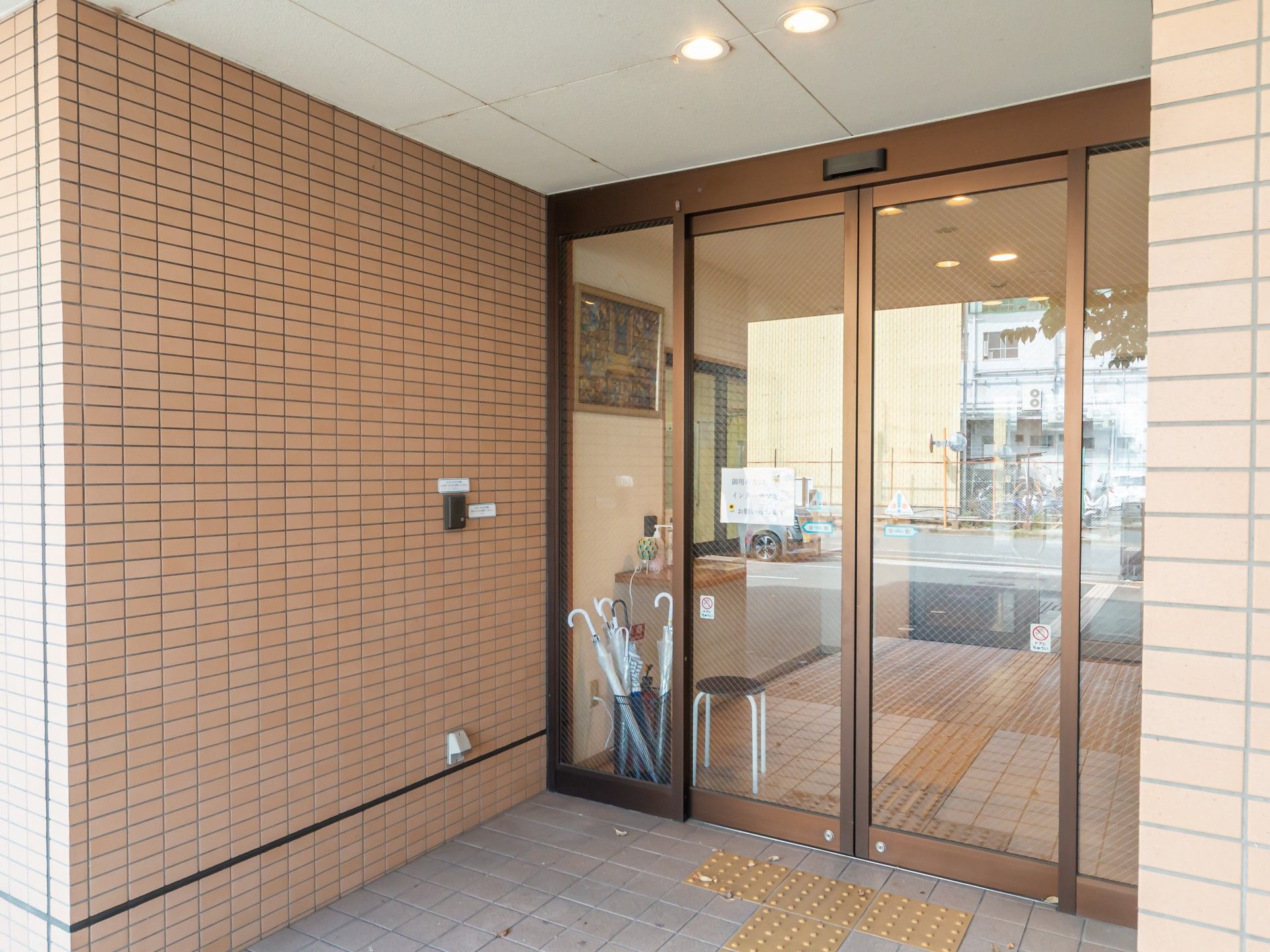 自動ドアのエントランス