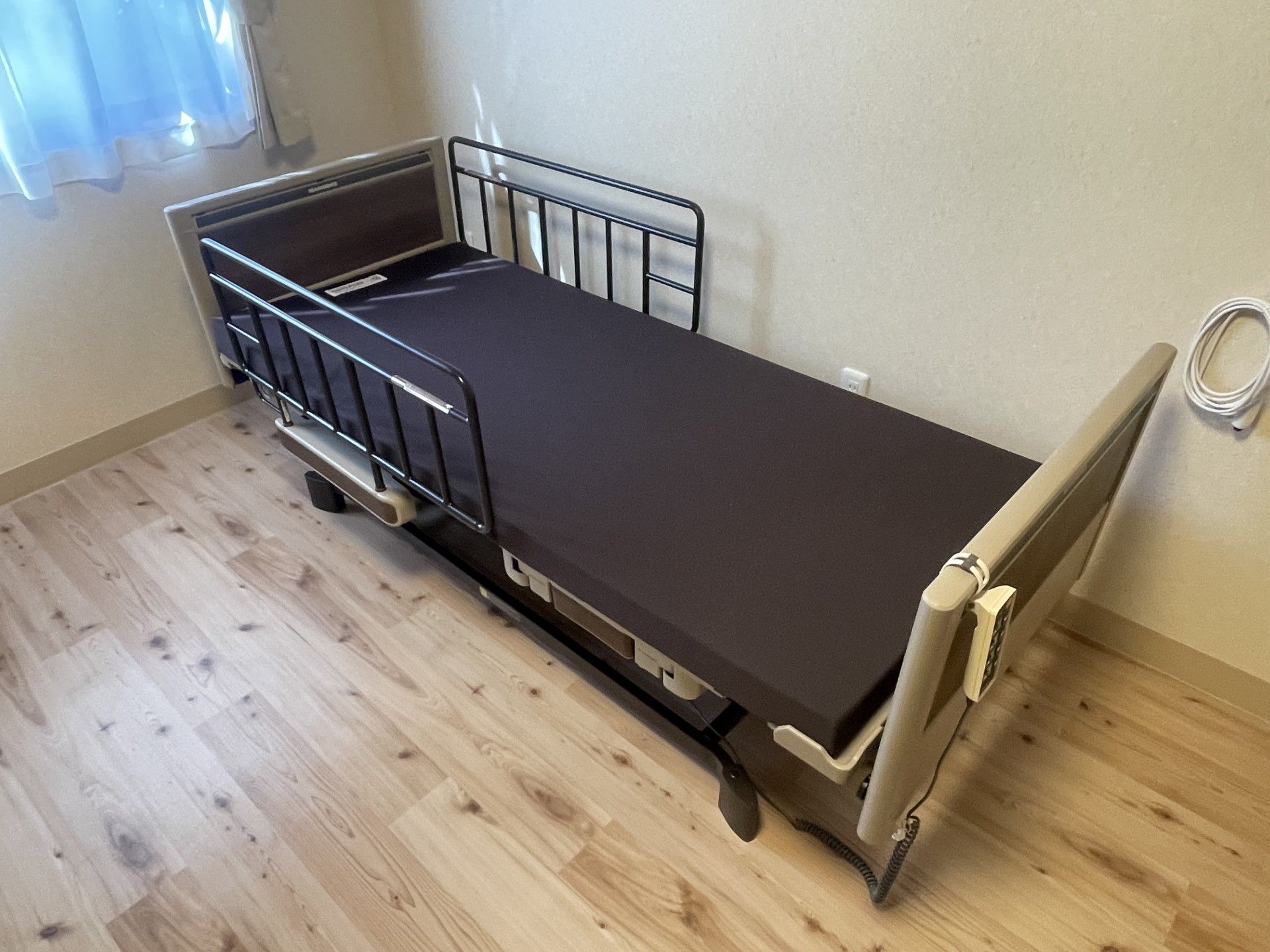 シンプルなベッドの部屋