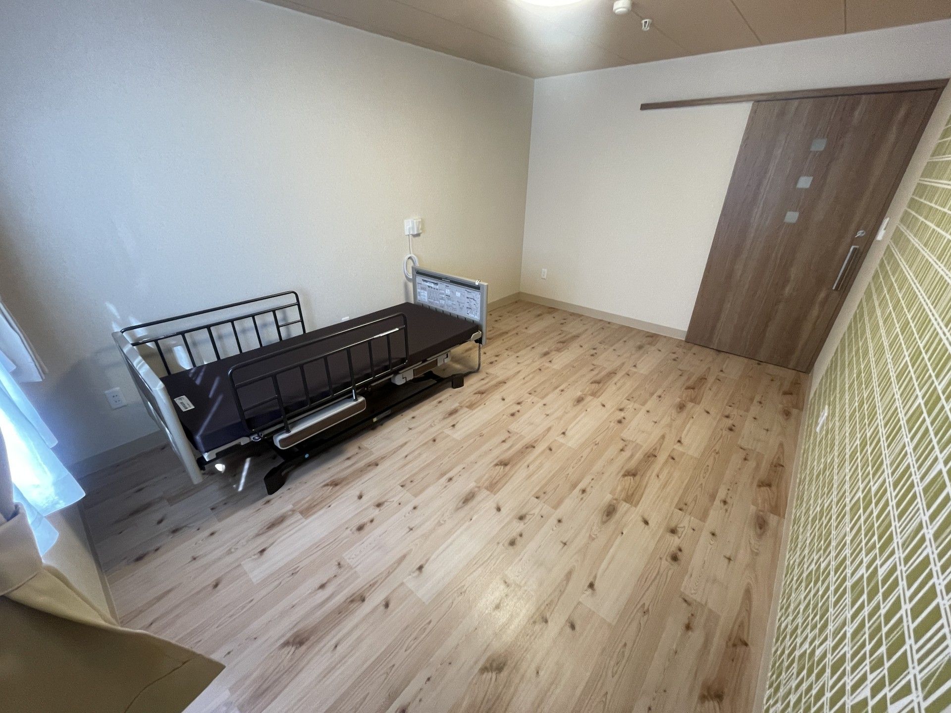 シンプルな個室の様子