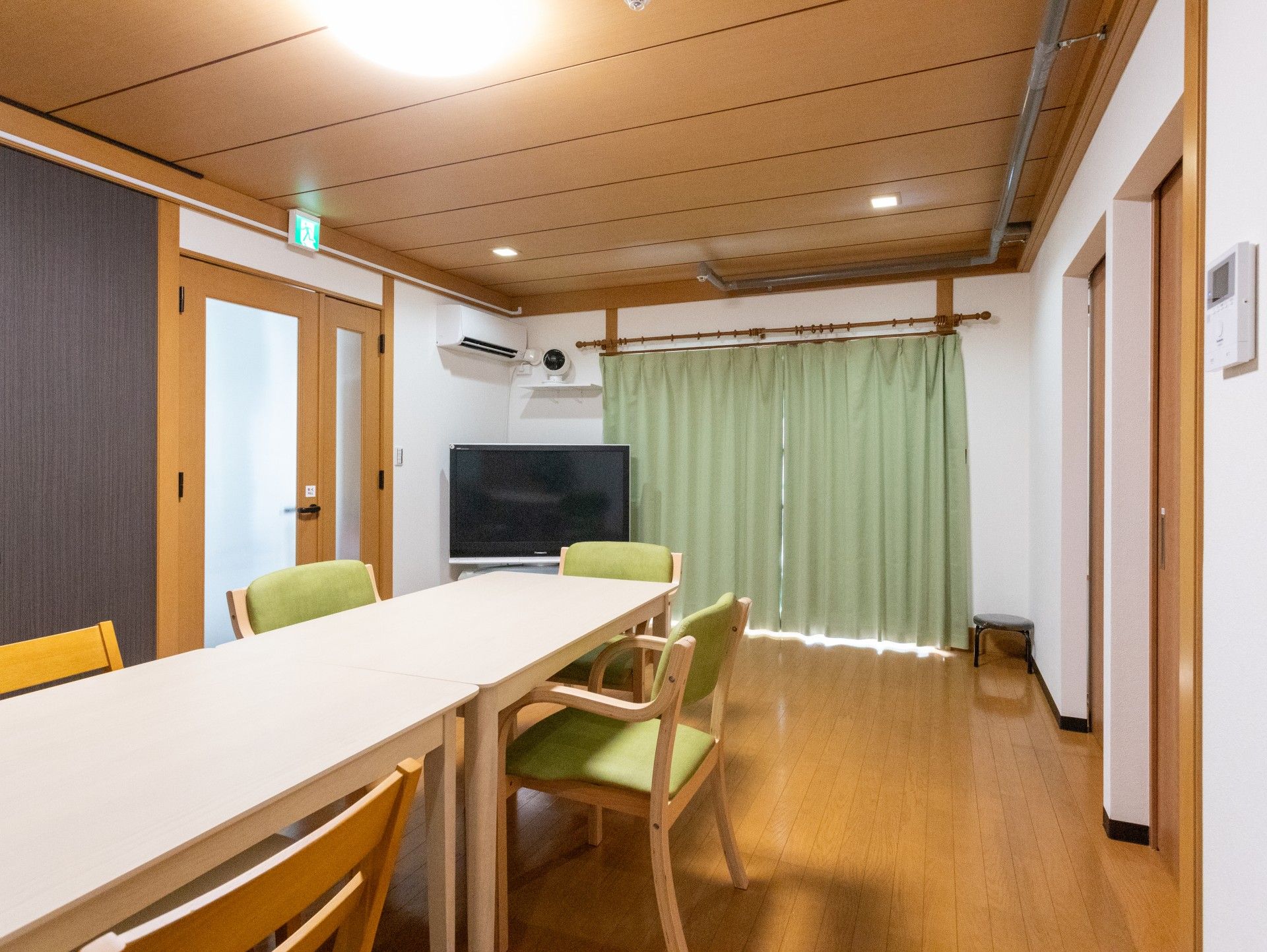 落ち着いた雰囲気の部屋