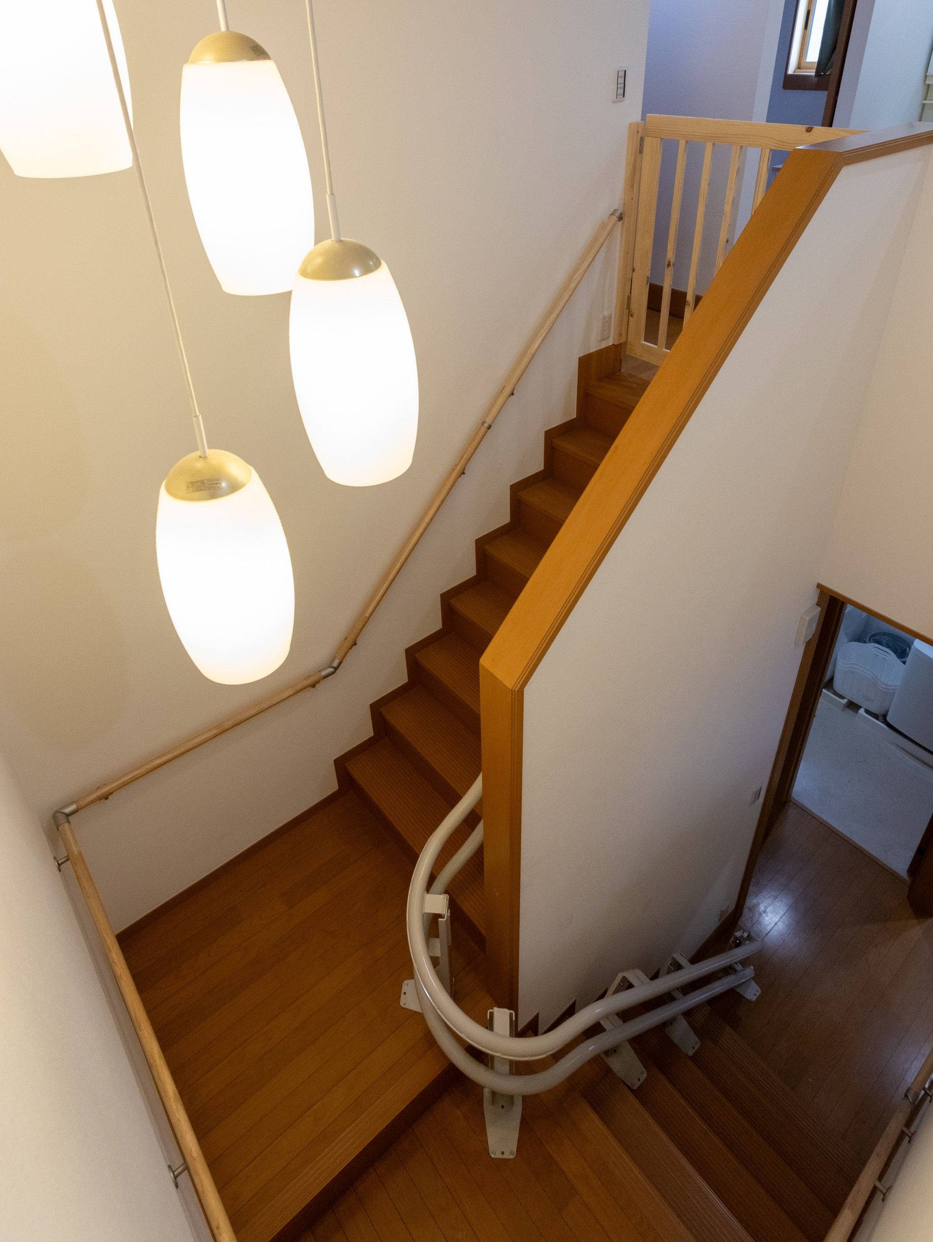 手すり付きの階段