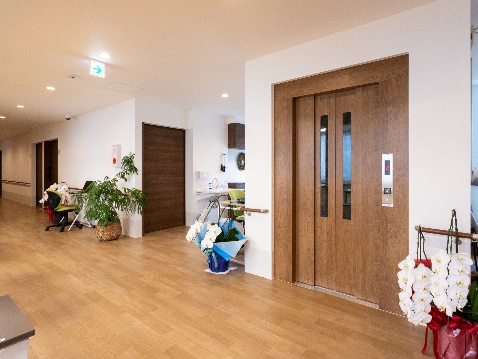 エレベーター前の廊下