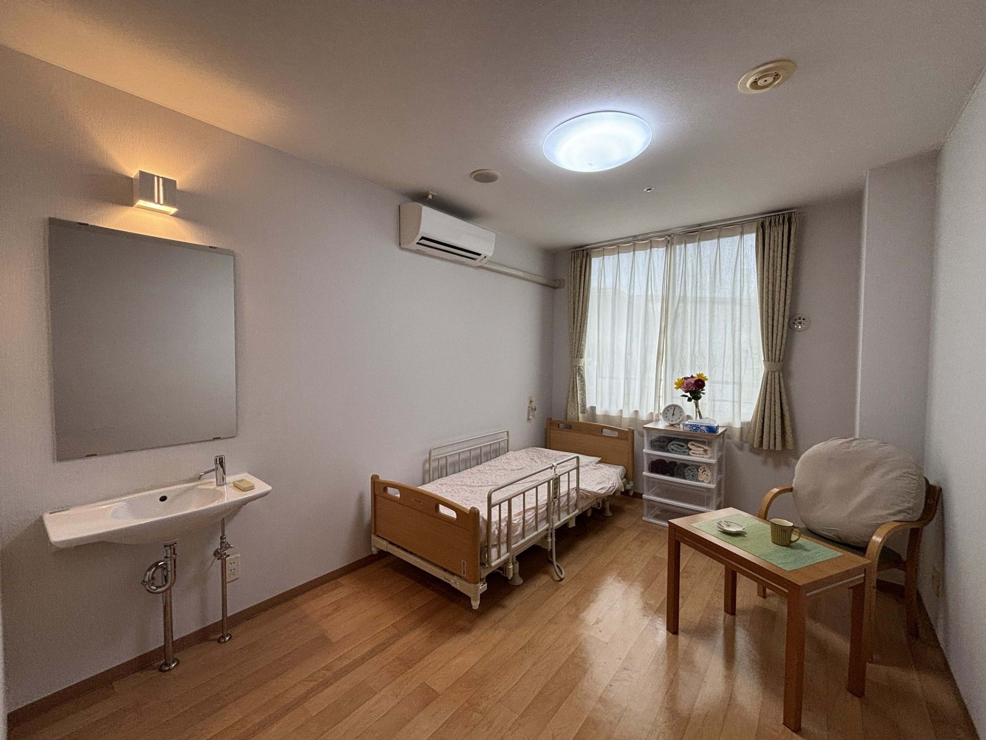 落ち着いた個室の様子