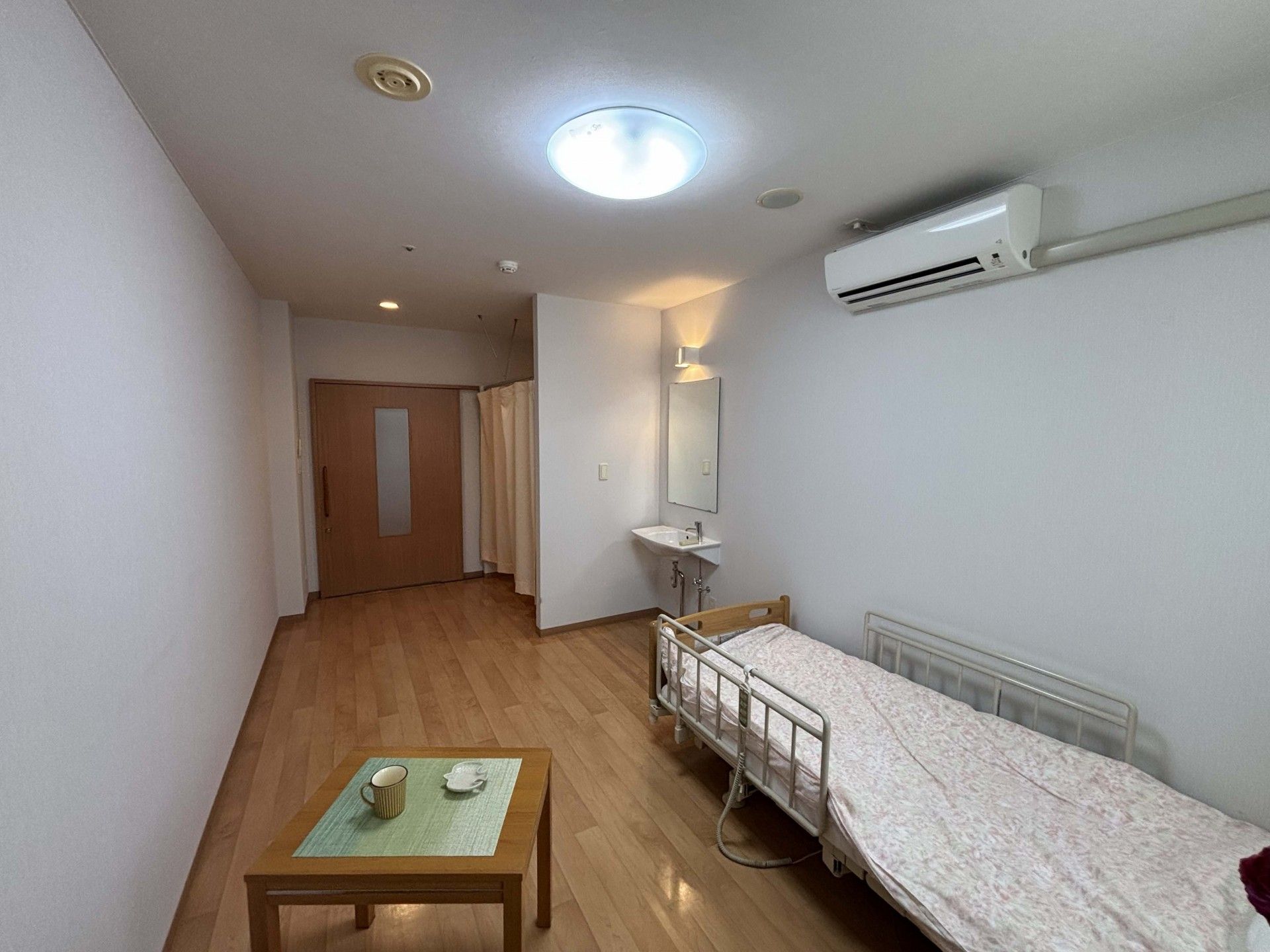 落ち着いた個室の様子