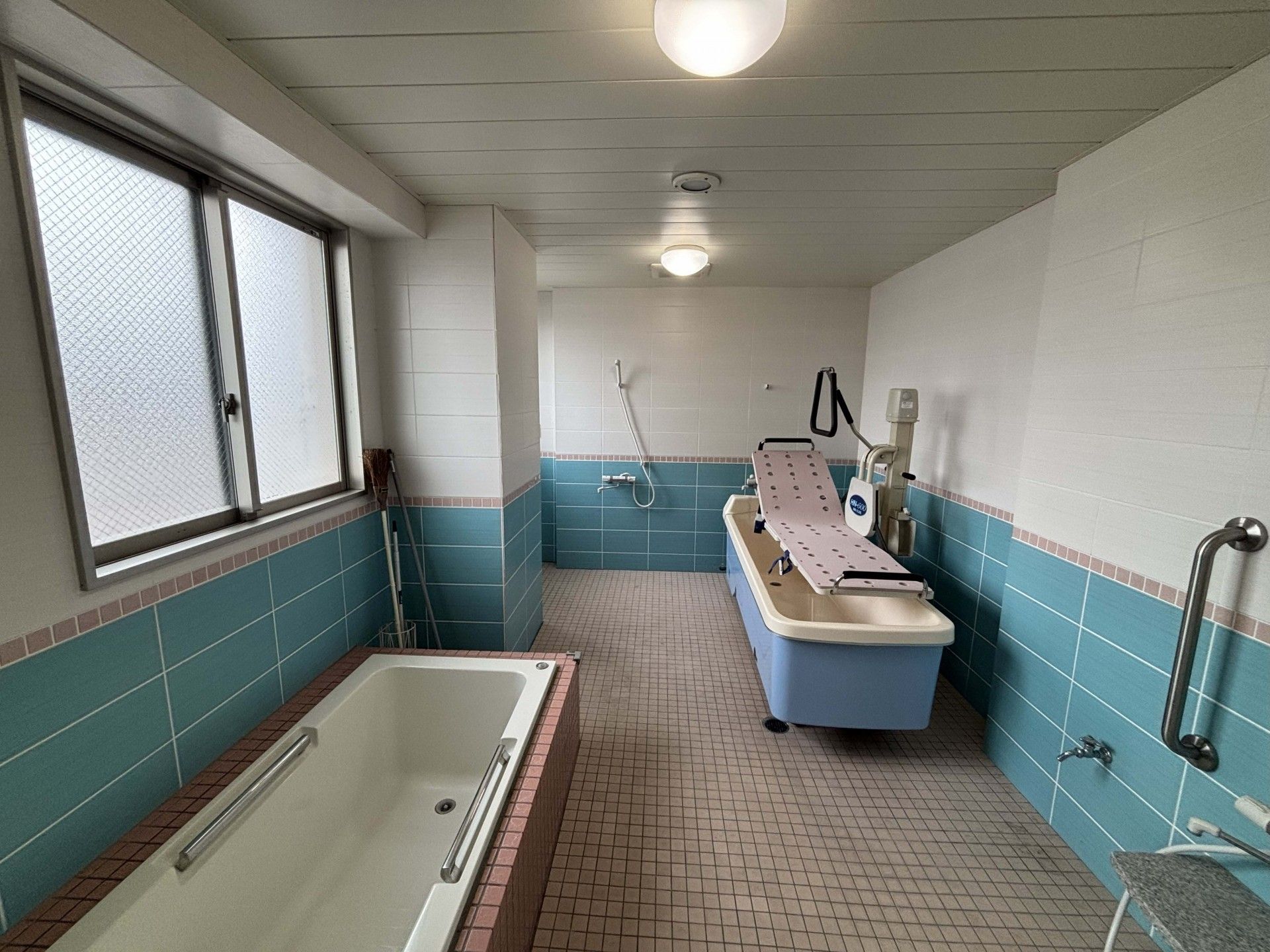 広々とした浴室