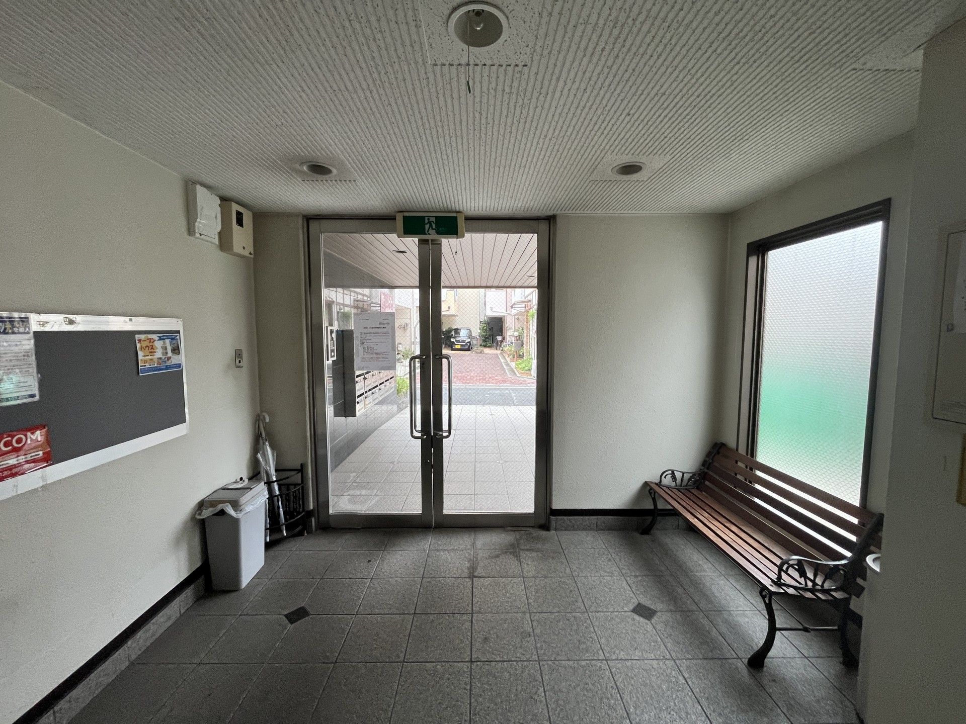 明るい玄関ホール