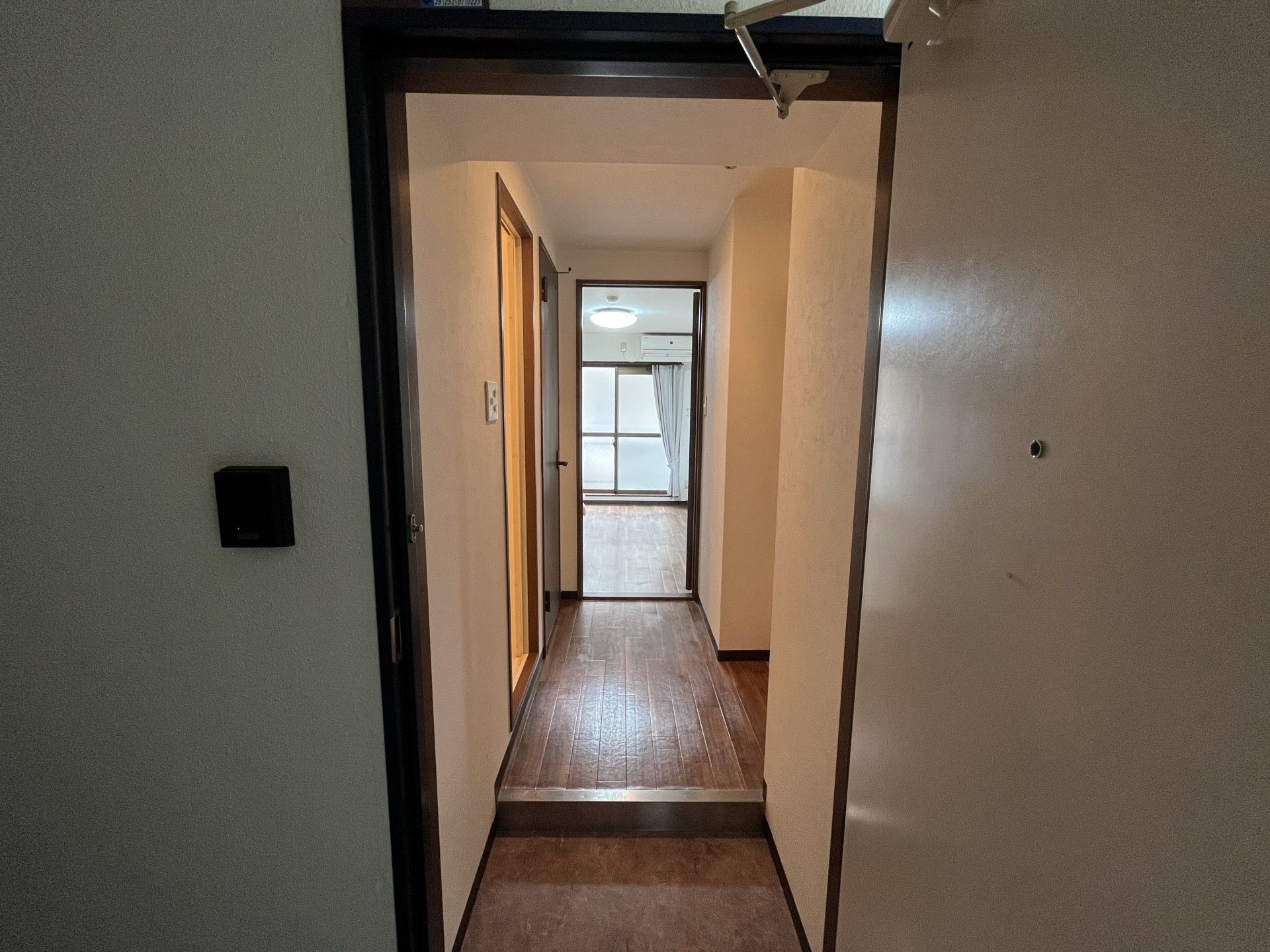 明るい廊下と居室