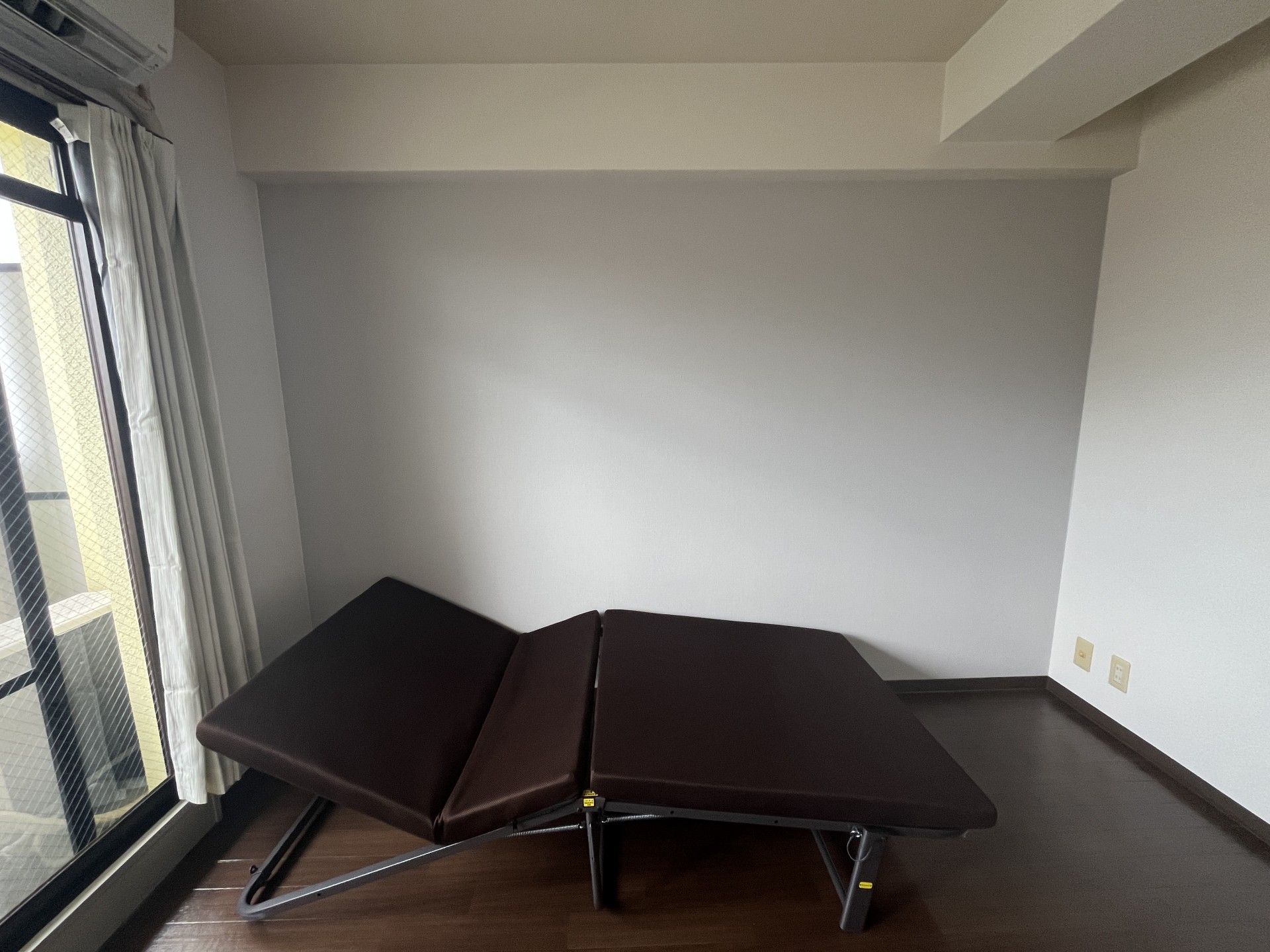 折りたたみベッドの部屋