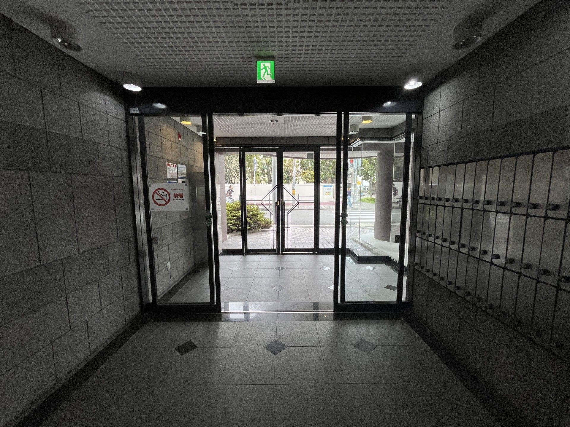 広いエントランス