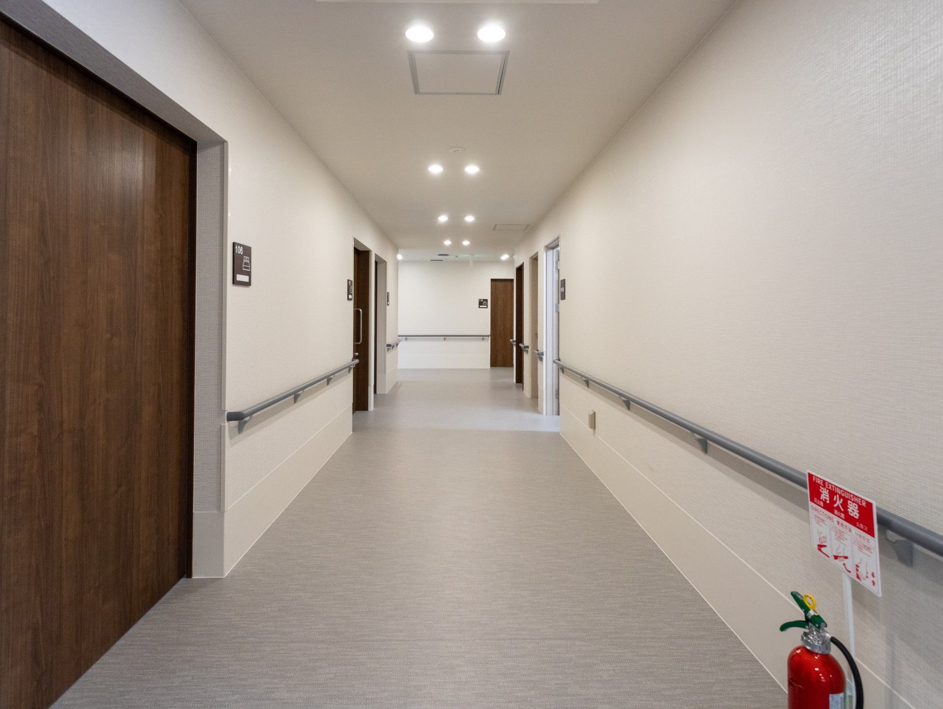 手すり付きの廊下