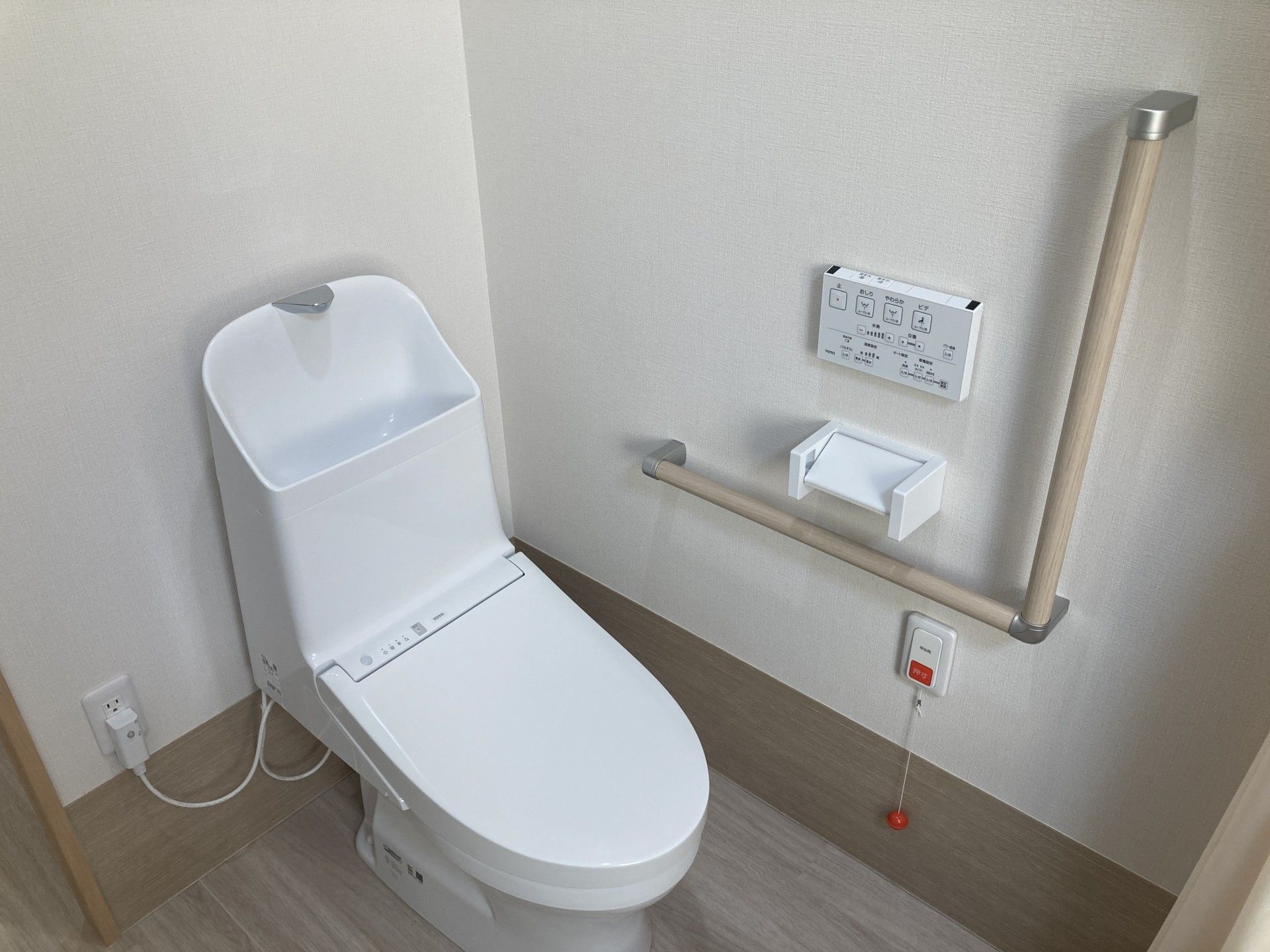 手すり付きのトイレ