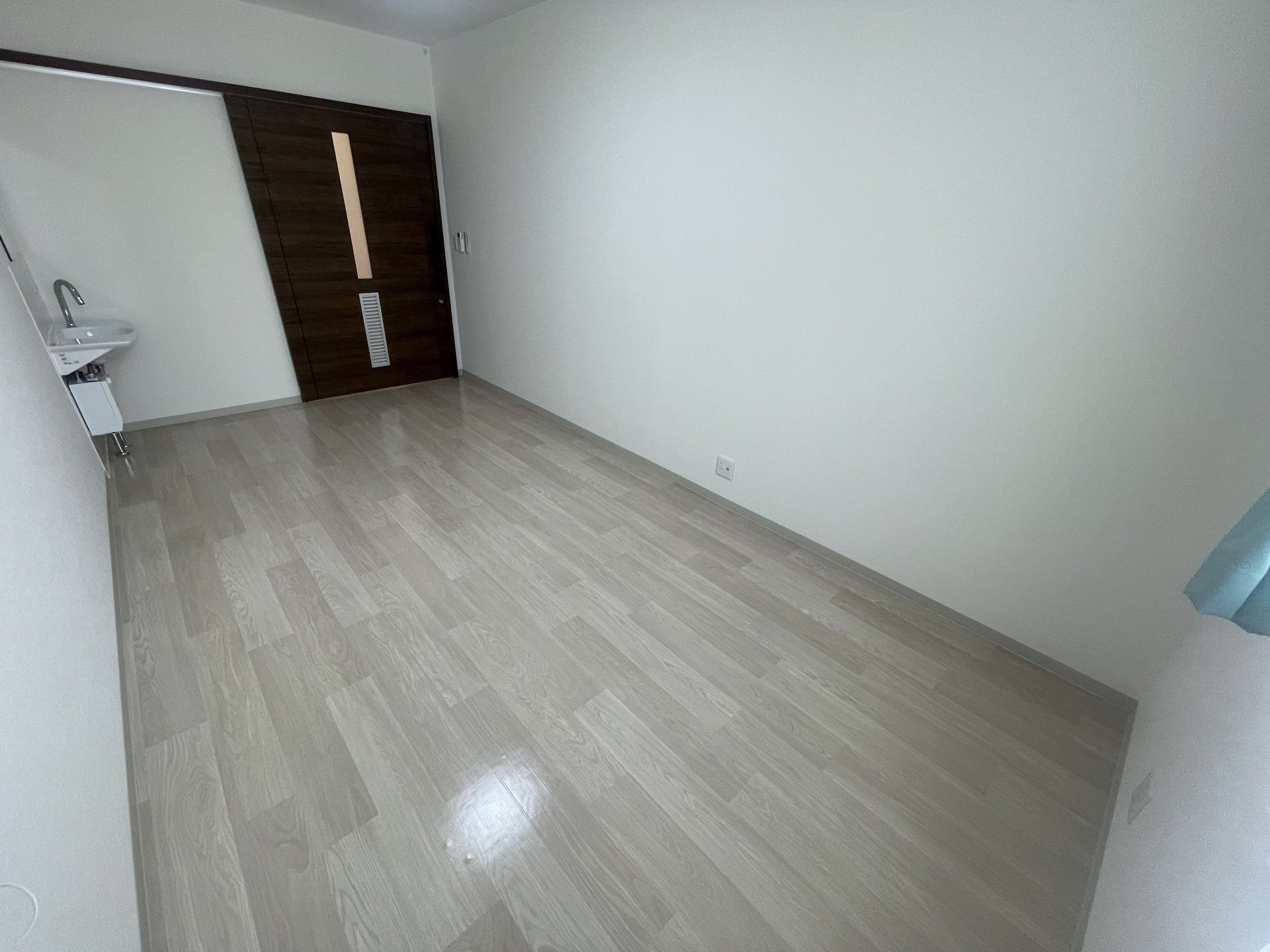 シンプルな個室の様子