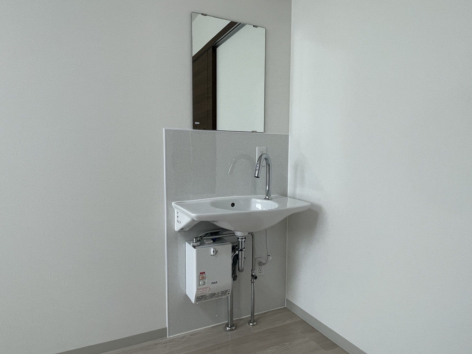 洗面台と鏡のある一角