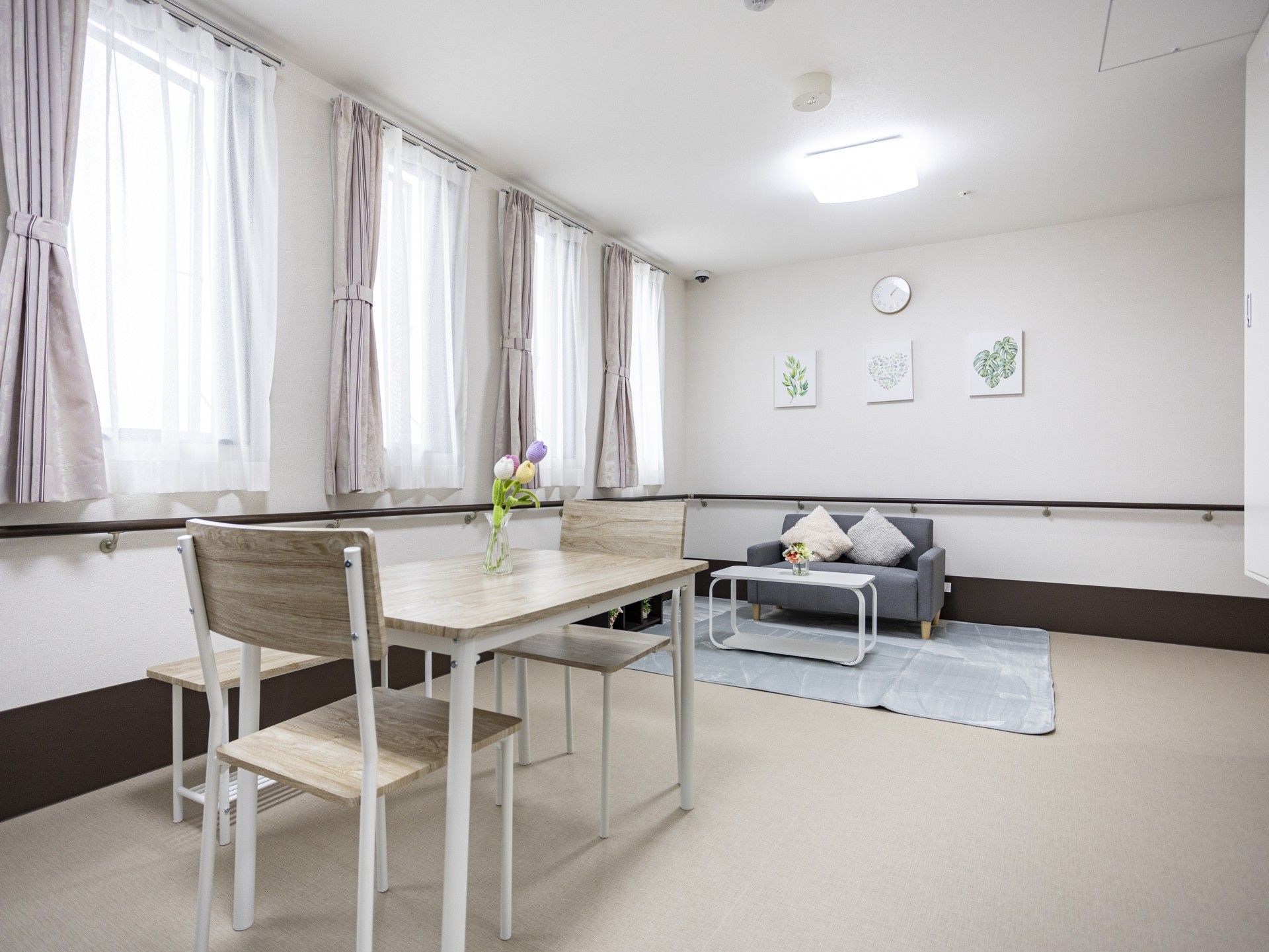 明るいリビングルーム