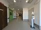 明るく広々とした廊下