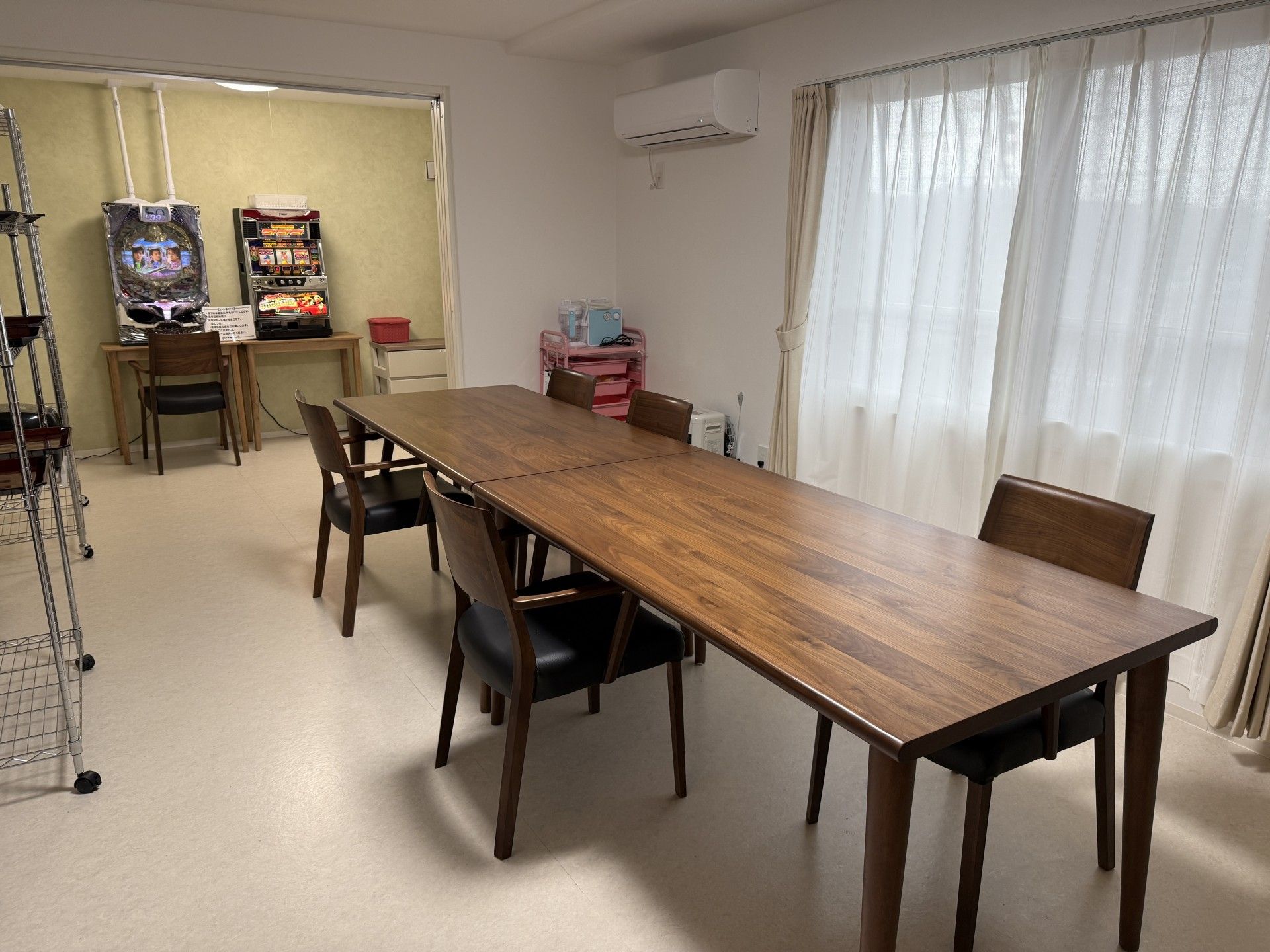 日差しが差し込む部屋