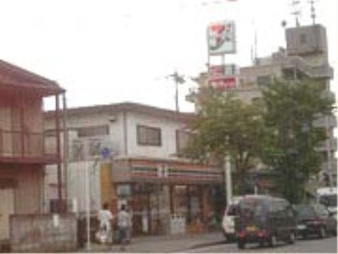 徒歩圏内にコンビニエンスストアもあり、深夜の急な買い物などはスタッフにお申し付けいただければ、調達に出ている。