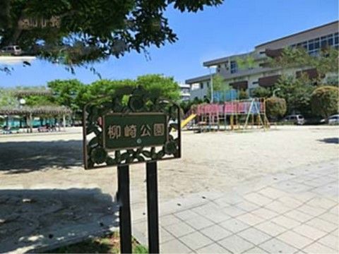緑に溢れ、日当たりのいい公園が近くにある。仲の良い入居者様との散歩やベンチでの語らいなどお楽しみいただける。
