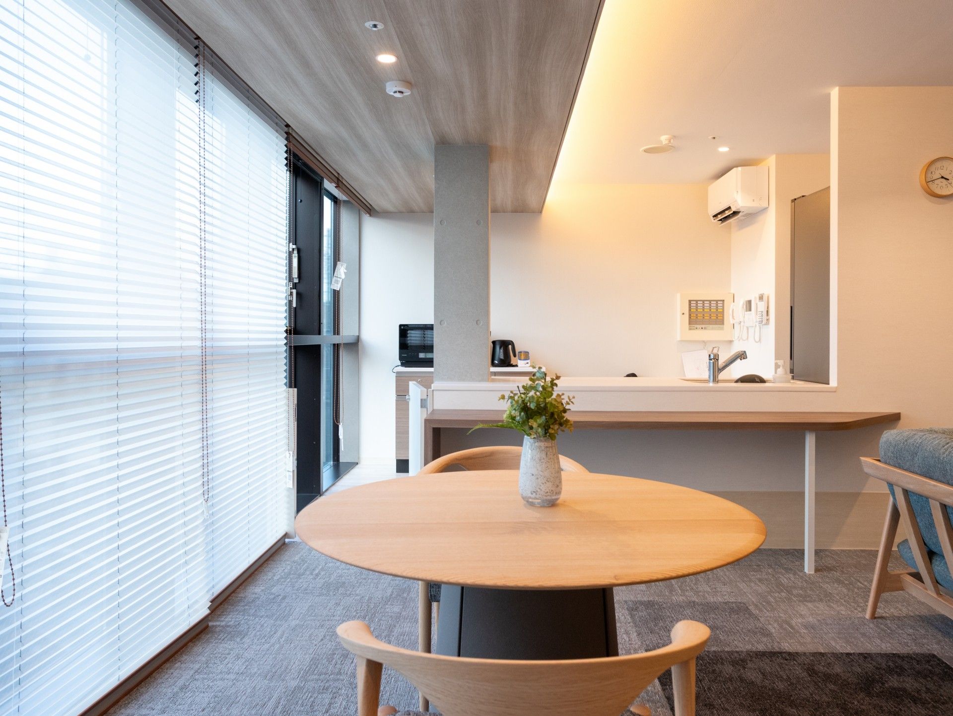 明るいリビングルーム