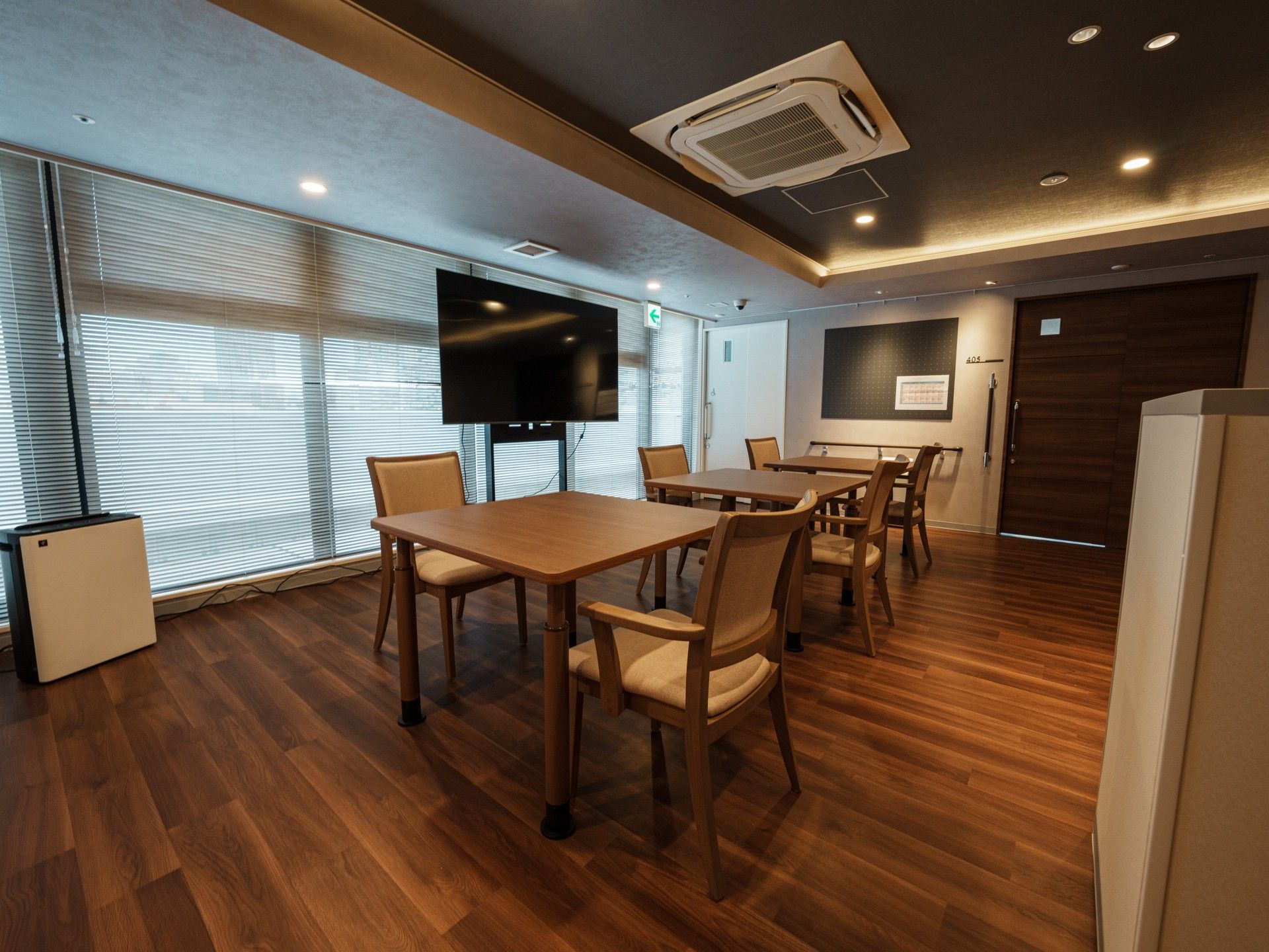 落ち着いた雰囲気の部屋