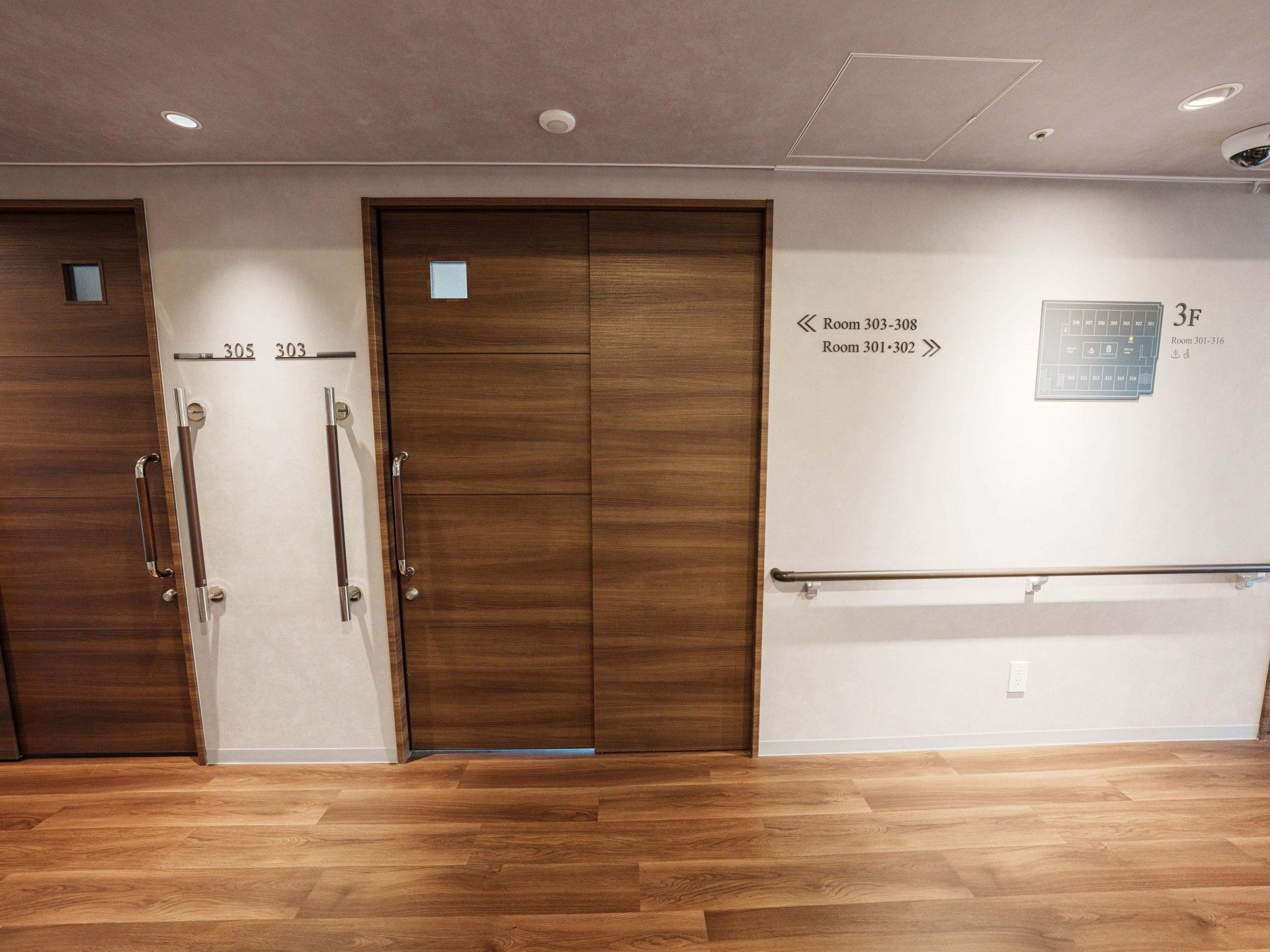 落ち着いた廊下の様子