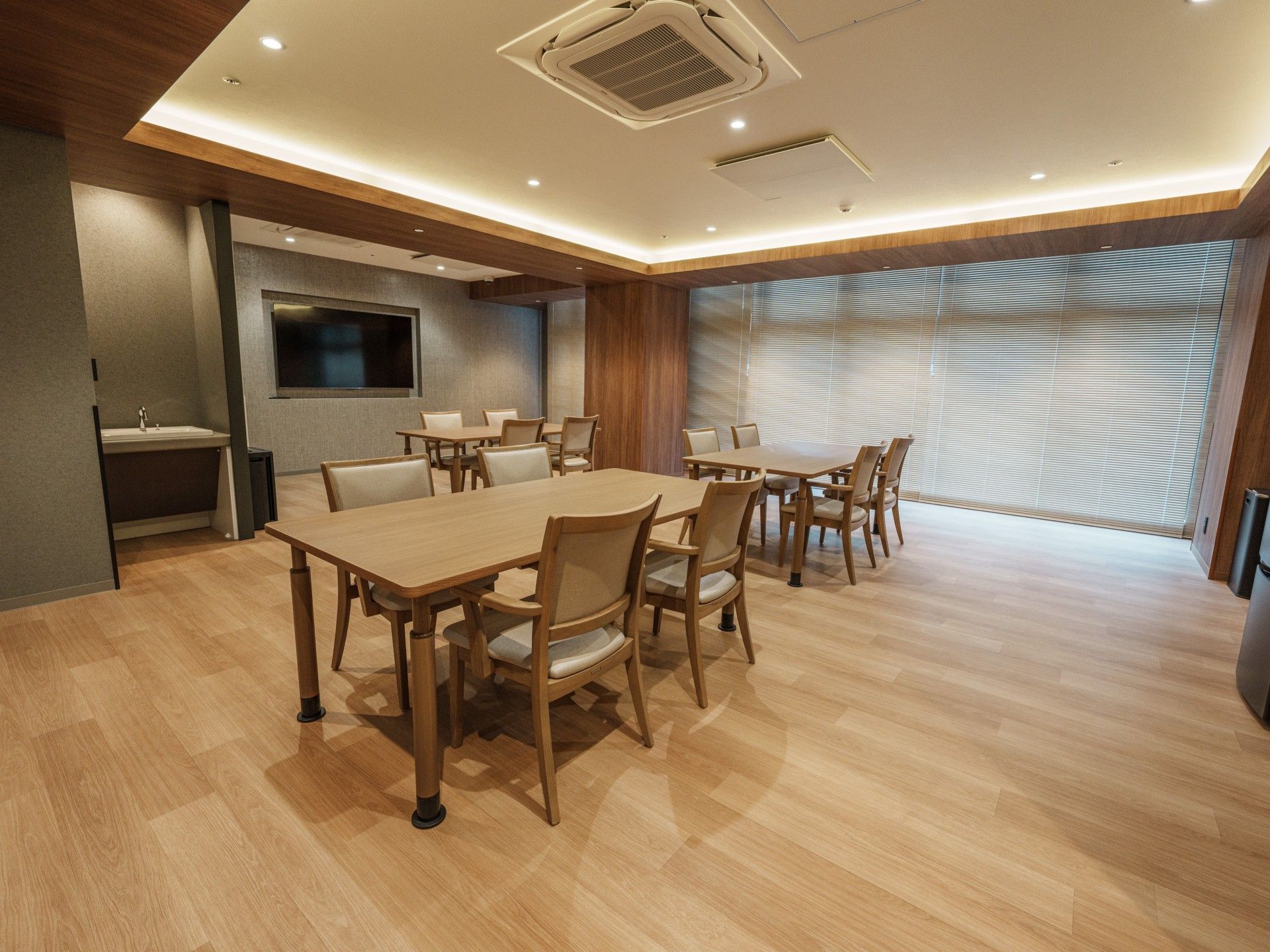 落ち着いた雰囲気の部屋