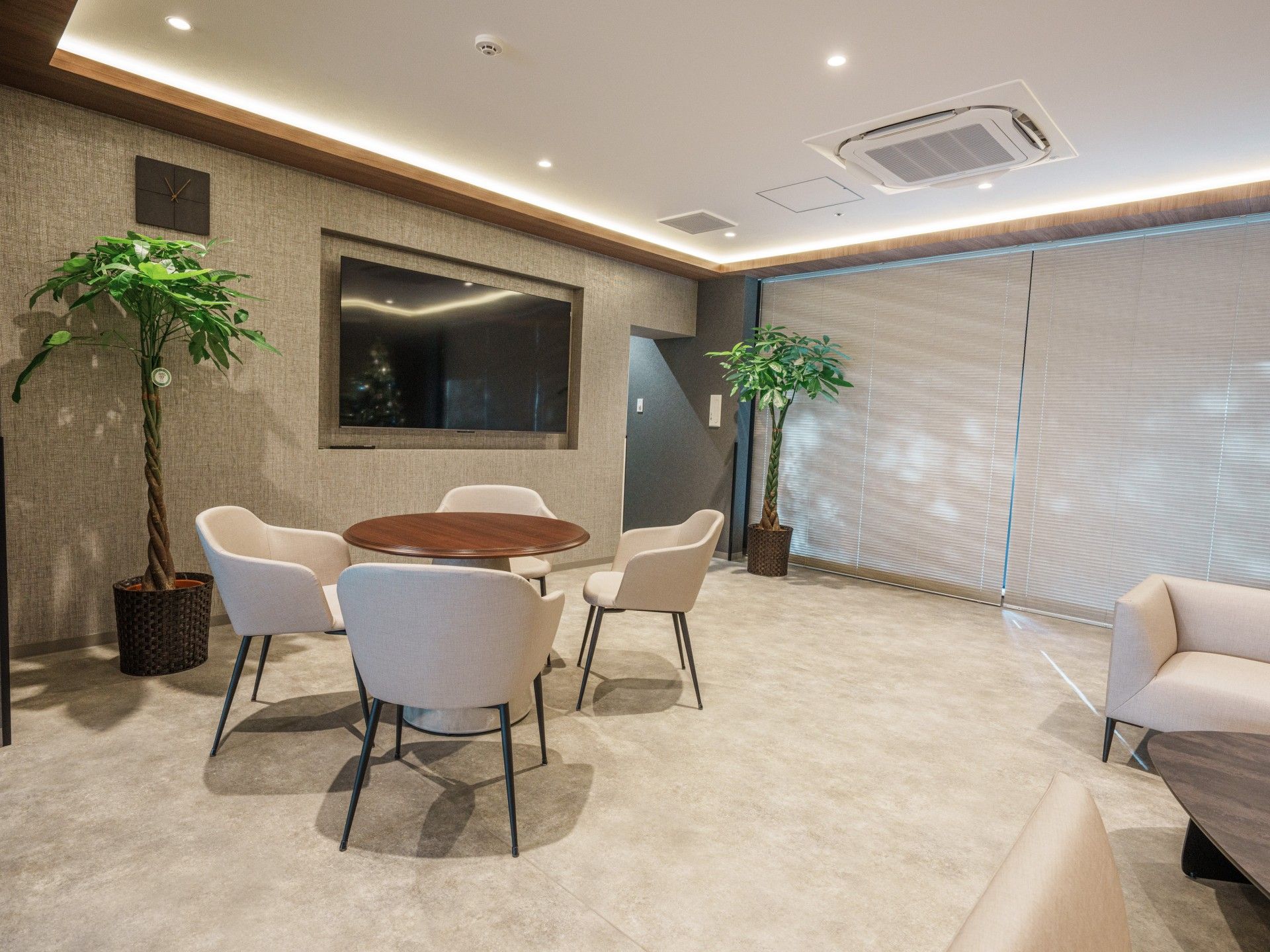 落ち着いた雰囲気の部屋